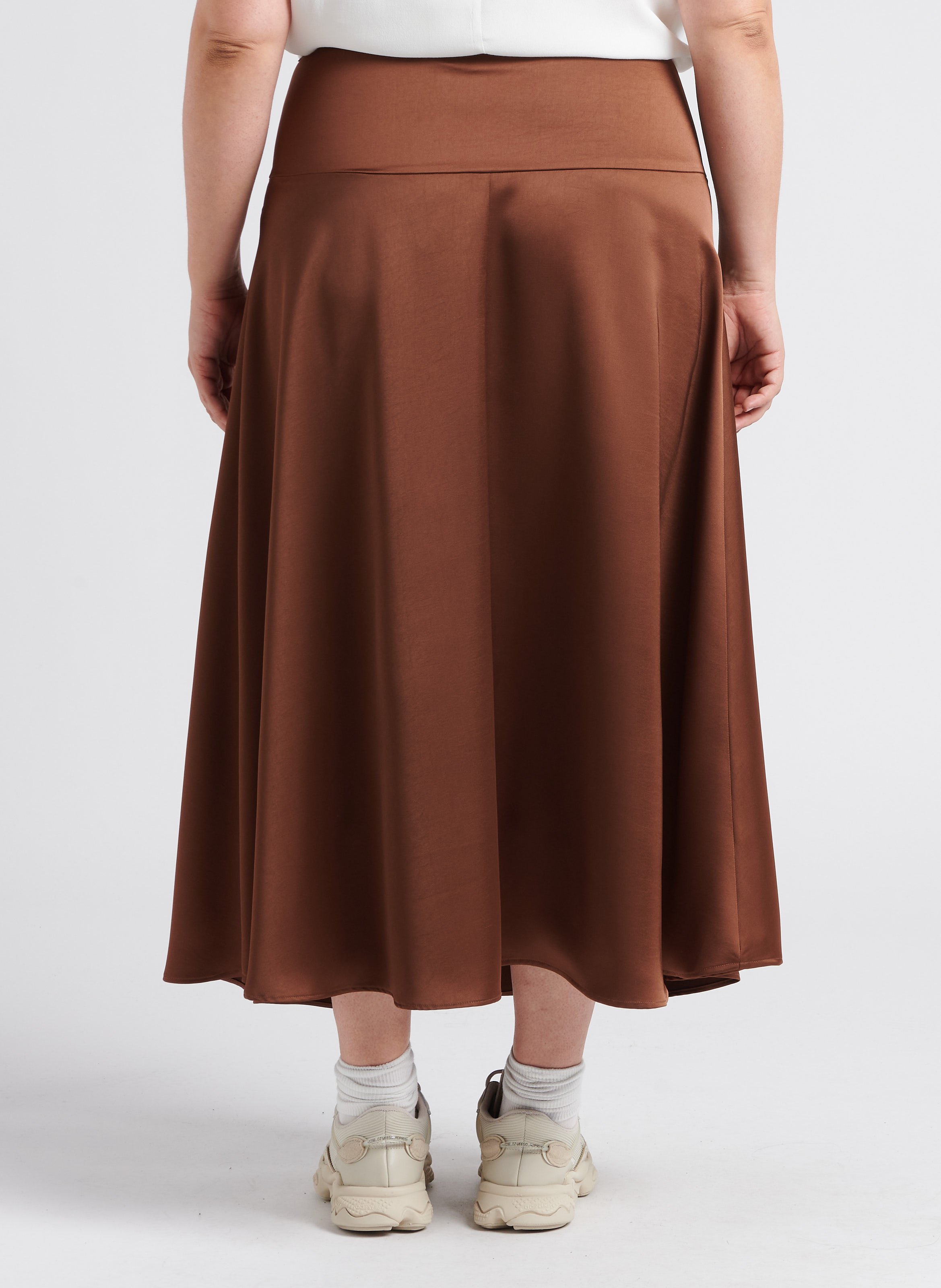 Lange, satijnachtige rok Bruin