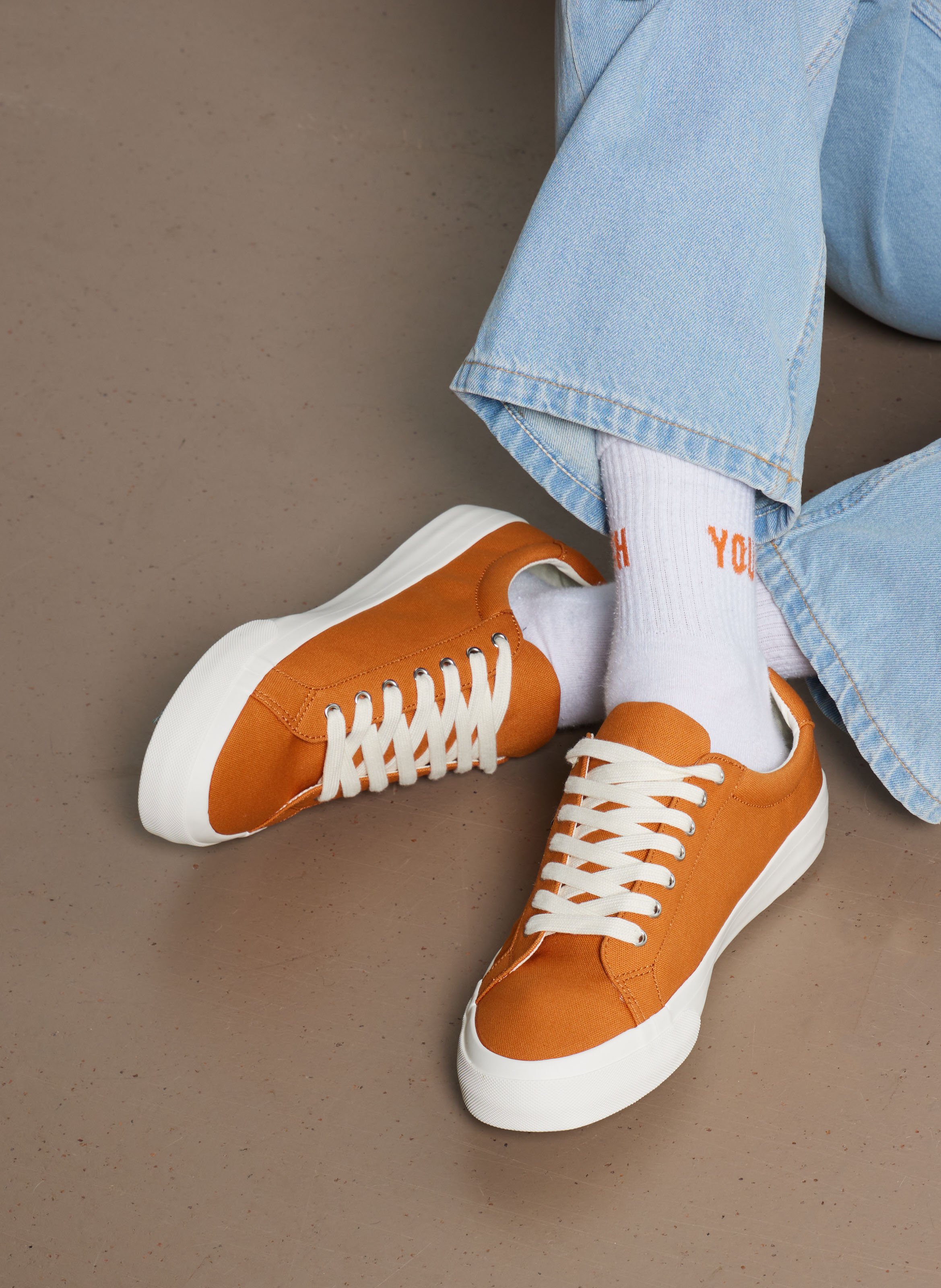 Classic low-top canvas sneakers Orange