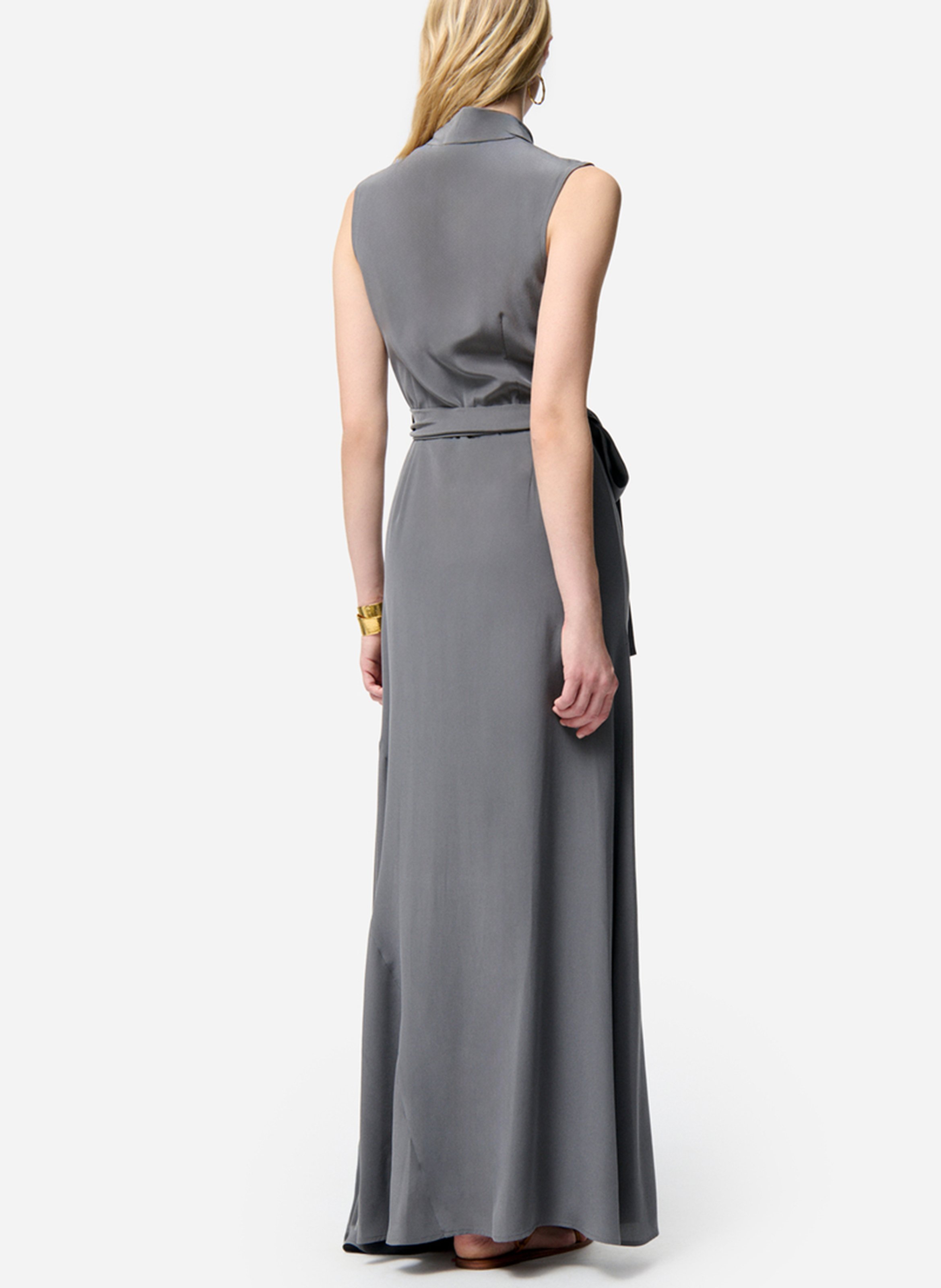 Robe longue portefeuille sans manches en soie Gris