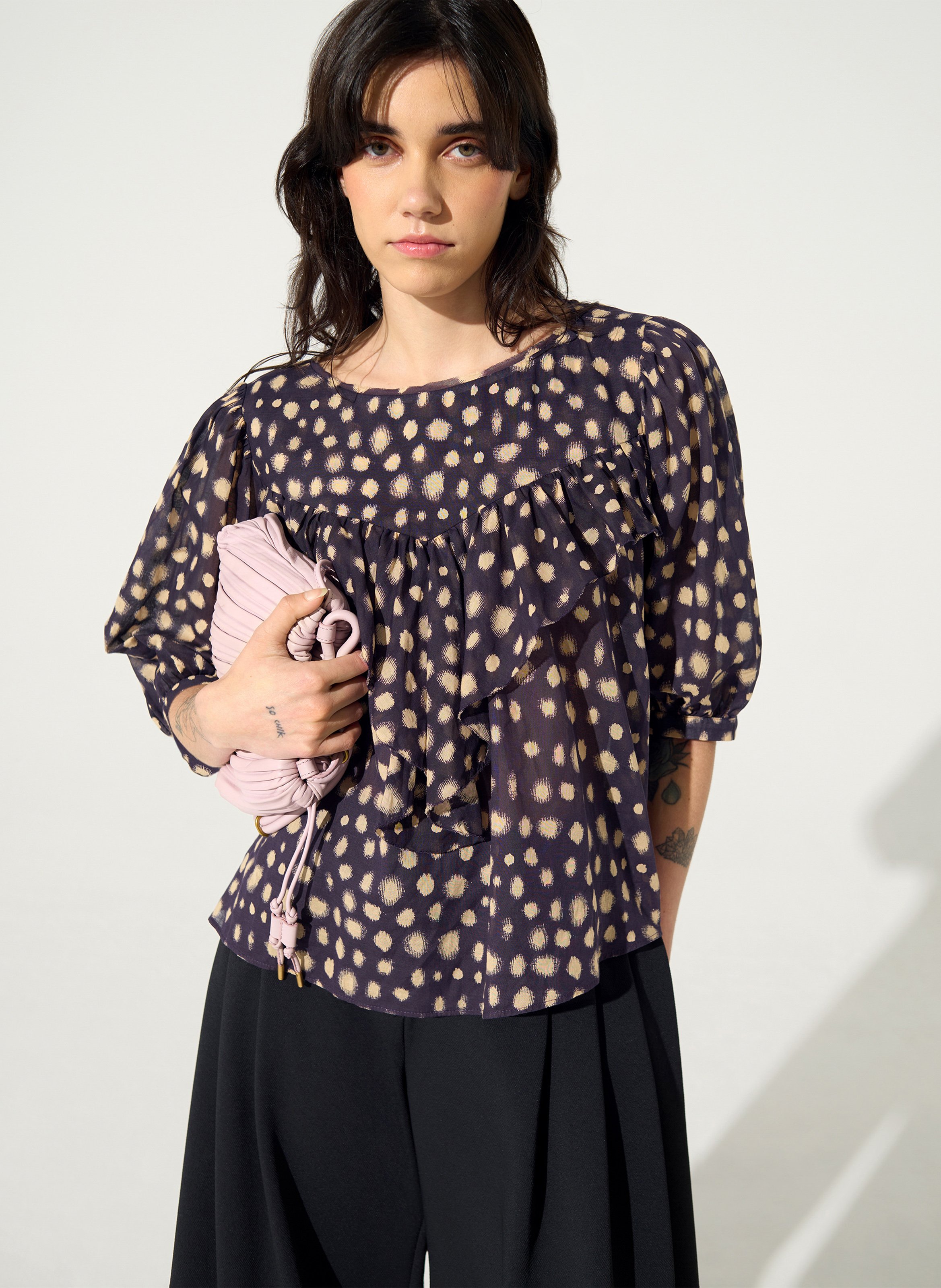 Top de cuello de barco de lunares COTELAC Morado