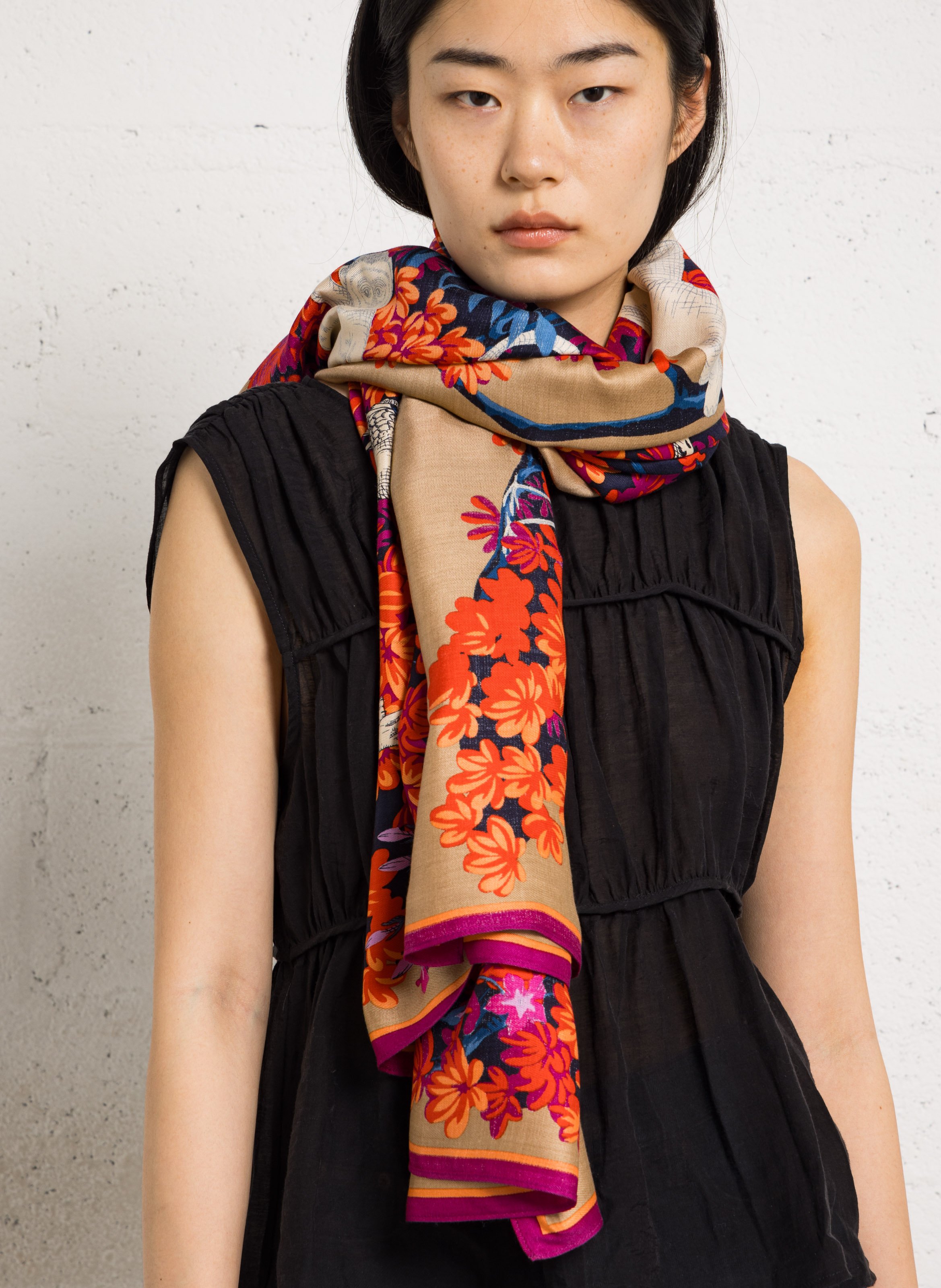 Schal mit Tierdruck aus Seidenmischung INOUI EDITIONS Rosa