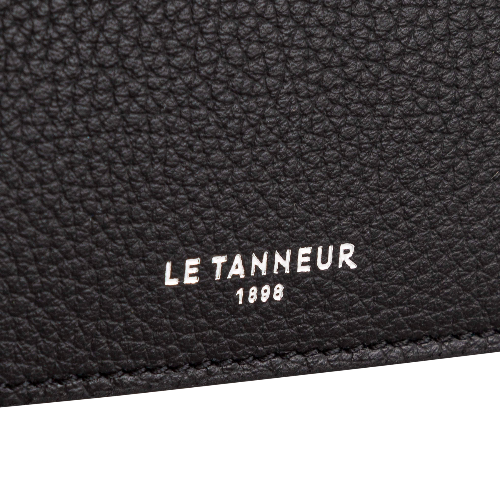 - 100 % Leder, - 6 Kartenschlitze, - 1 zentrale Tasche, - Maße: B10 x H7 cm. LE TANNEUR Schwarz