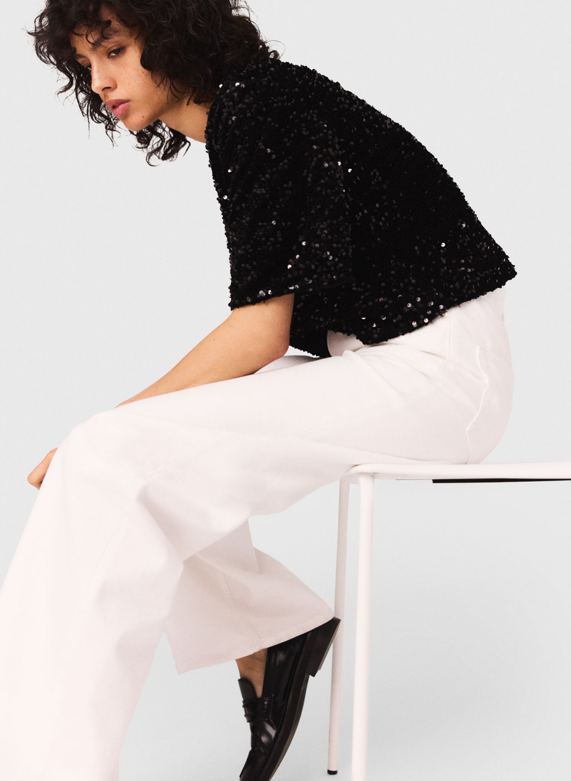 Top court col rond à sequins MAJE Noir