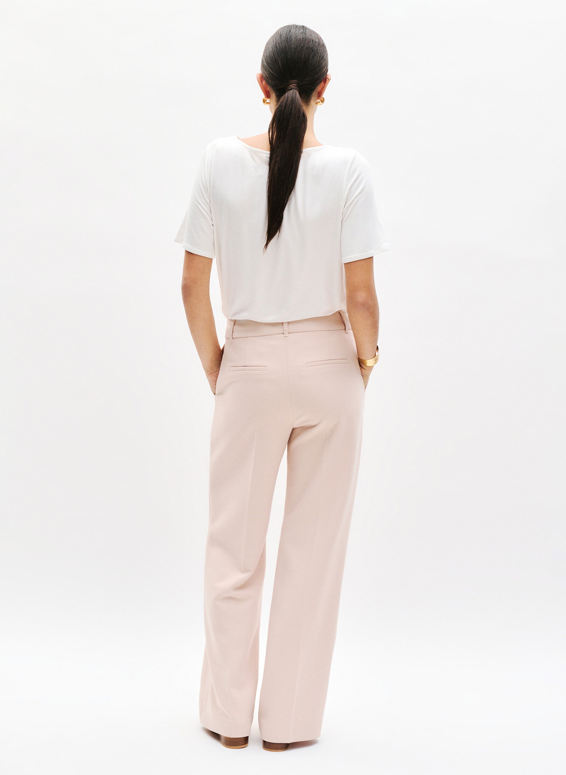 Gerader, fließender T-Shirt mit Rundhalsausschnitt CAROLL Beige