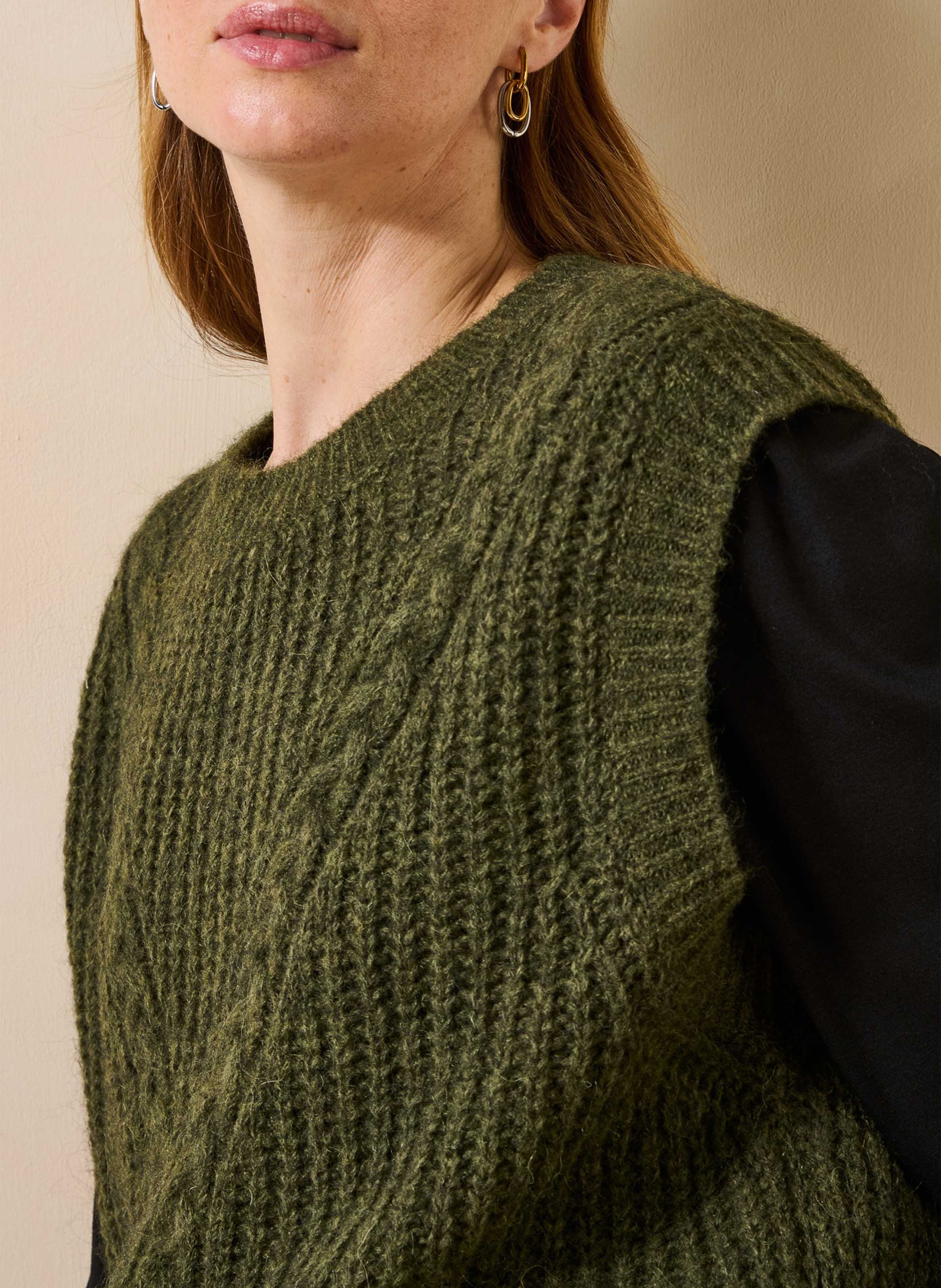 Sleeveless straight knit sweater in twisted knit LA FEE MARABOUTEE Green