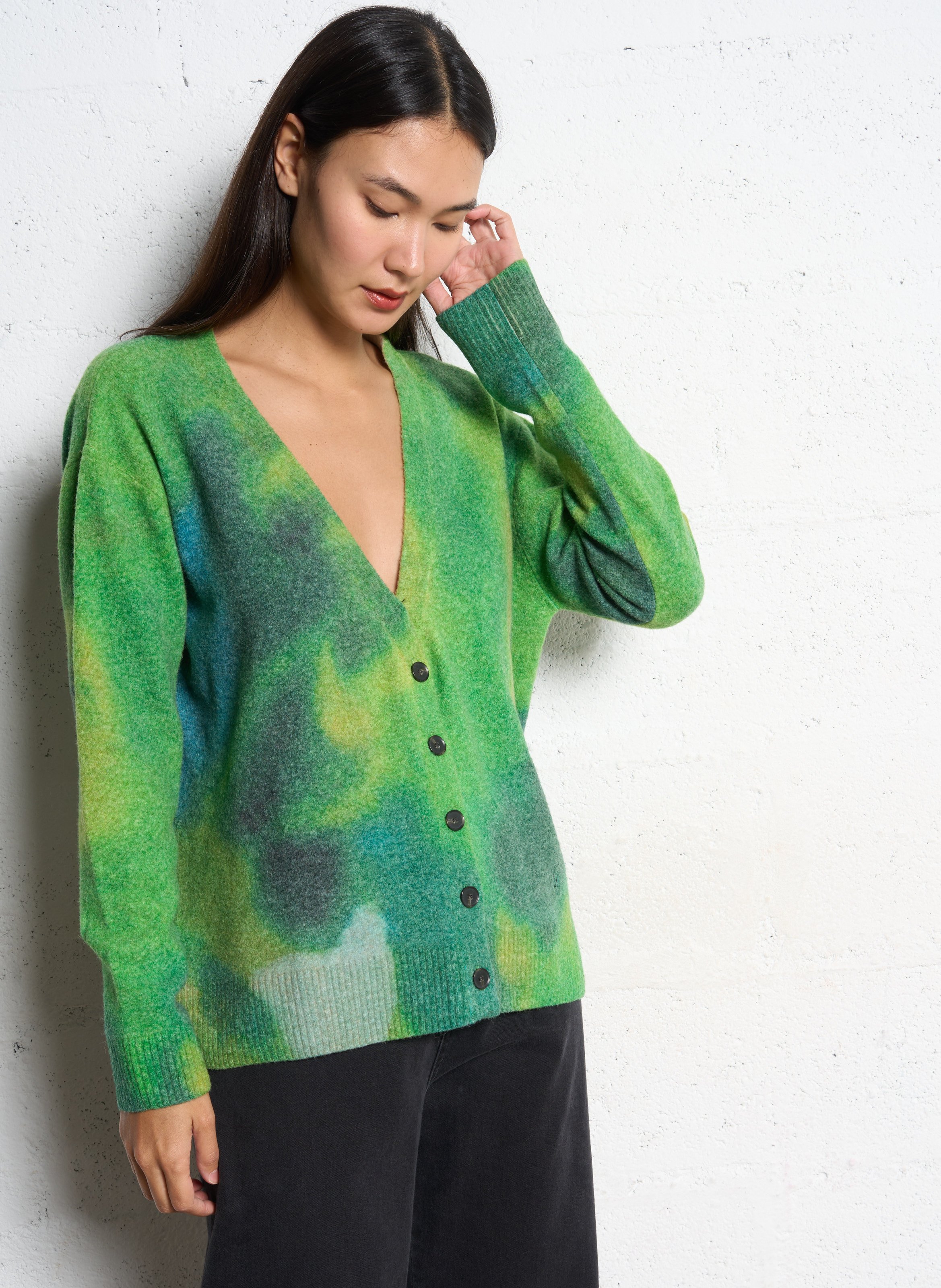 Cardigan col v en laine mélangée LEON & HARPER