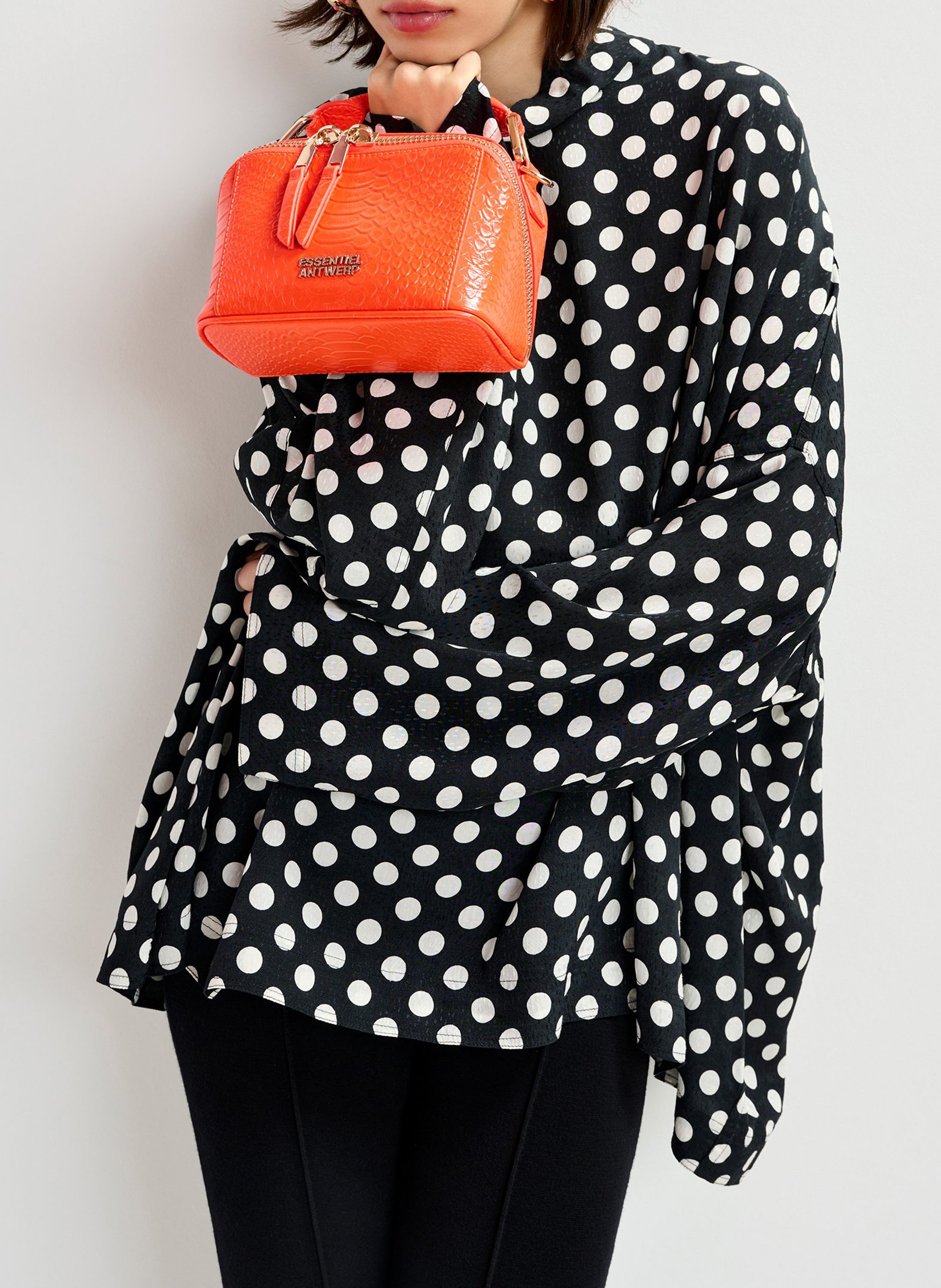 Umhängetasche aus Leder mit Kroko-Prägung ESSENTIEL ANTWERP Orange