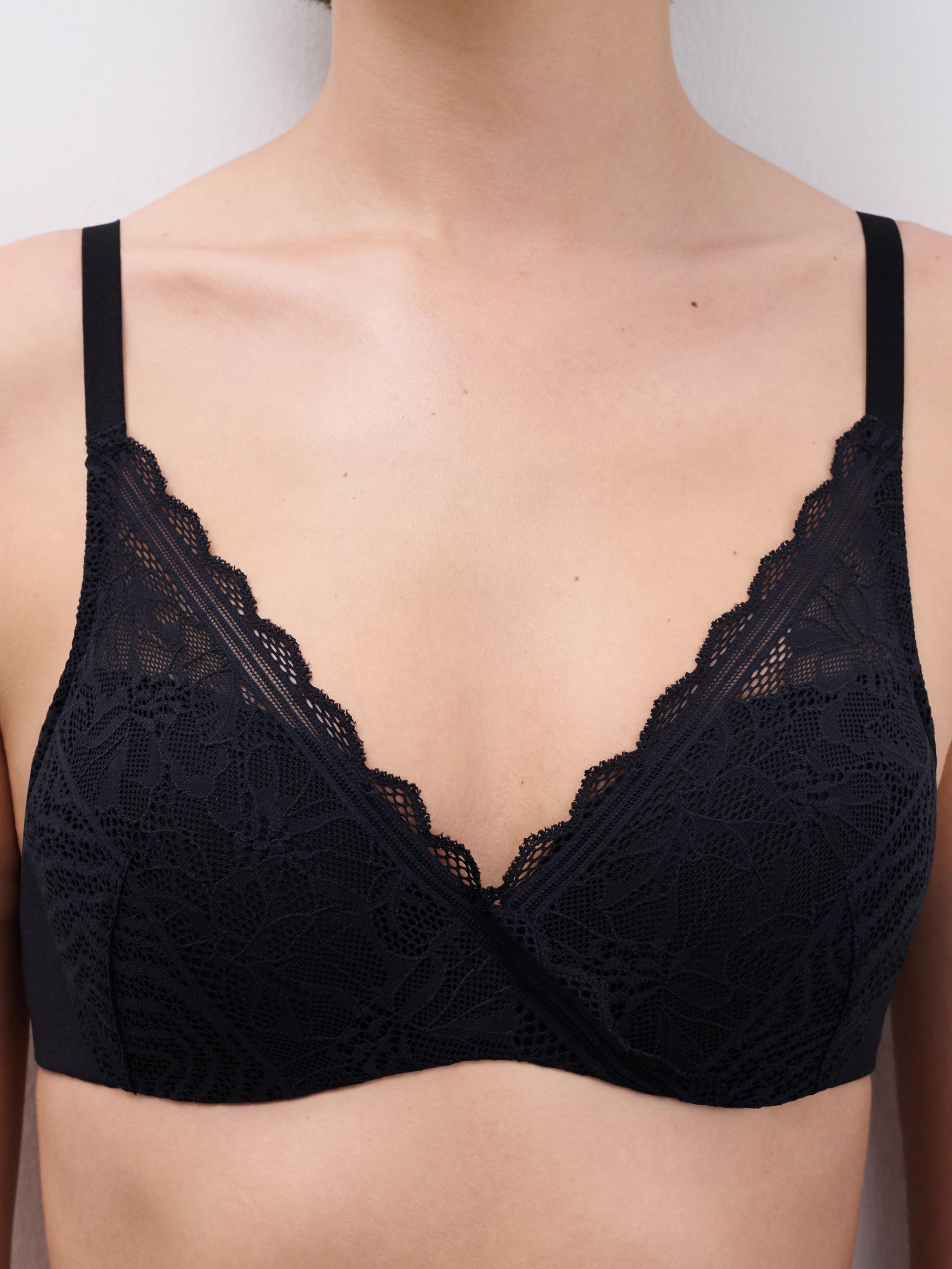 Full-cup shape memory bra | Black CHANTELLE Women
