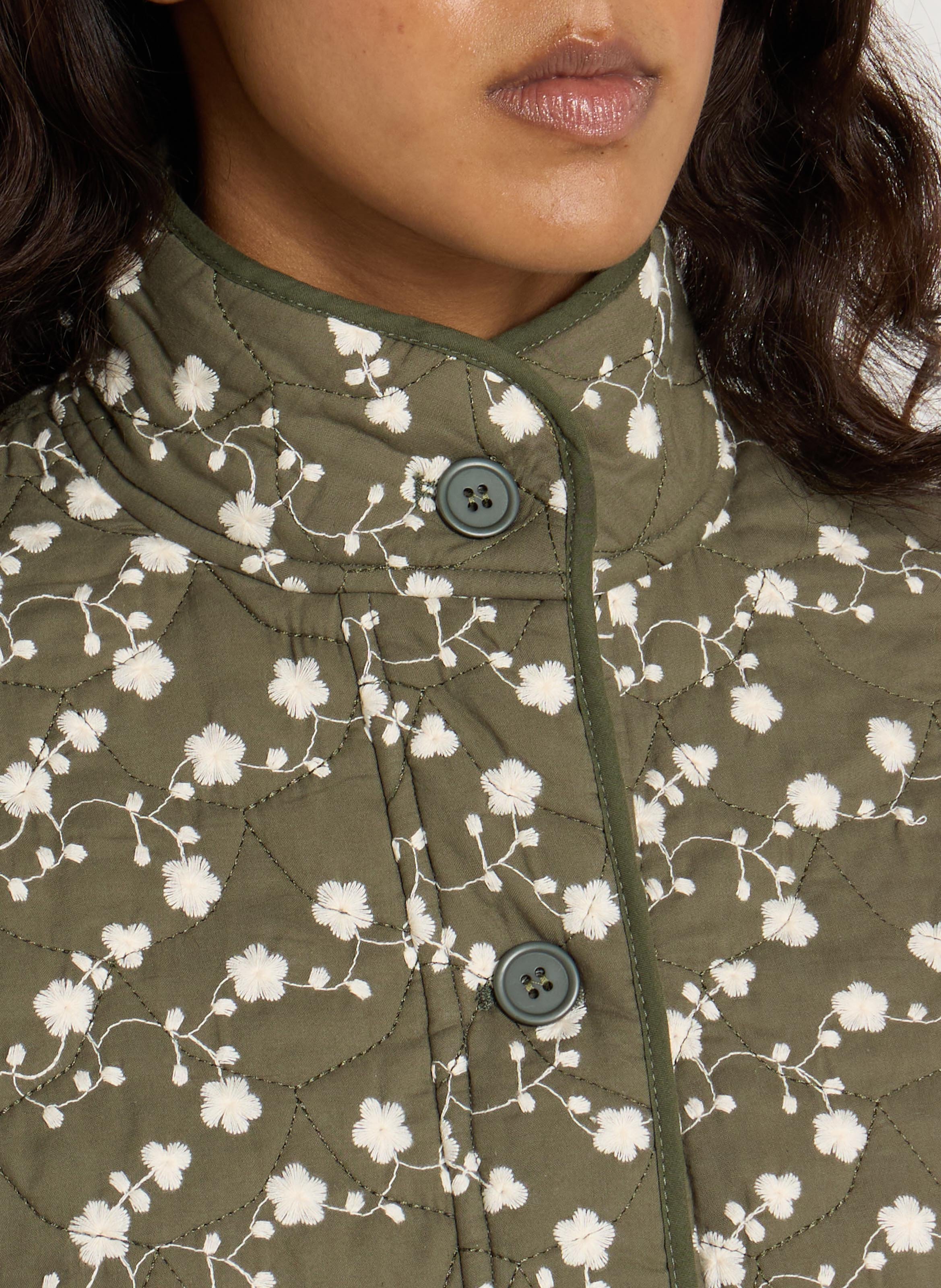 Gerade geschnittene Jacke mit Stehkragen und Stickerei THE KORNER Khaki