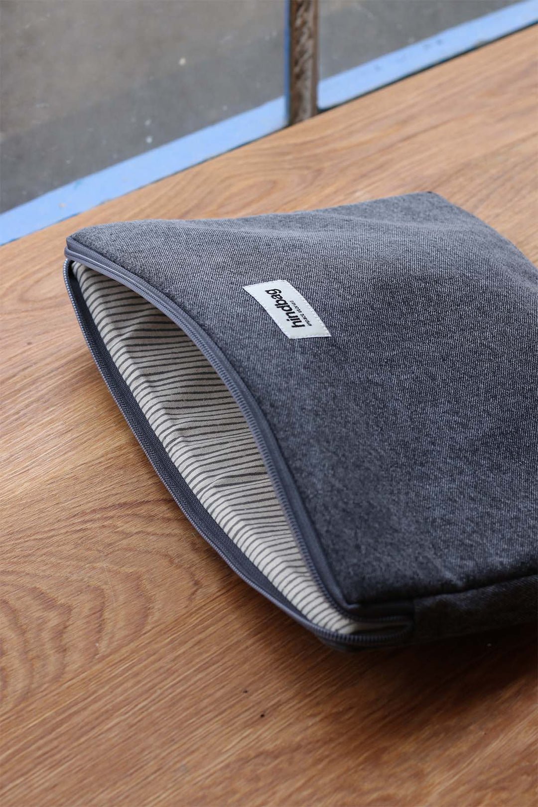 Computer sleeve in recycled wool with shock-absorbent foam HINDBAG Grey