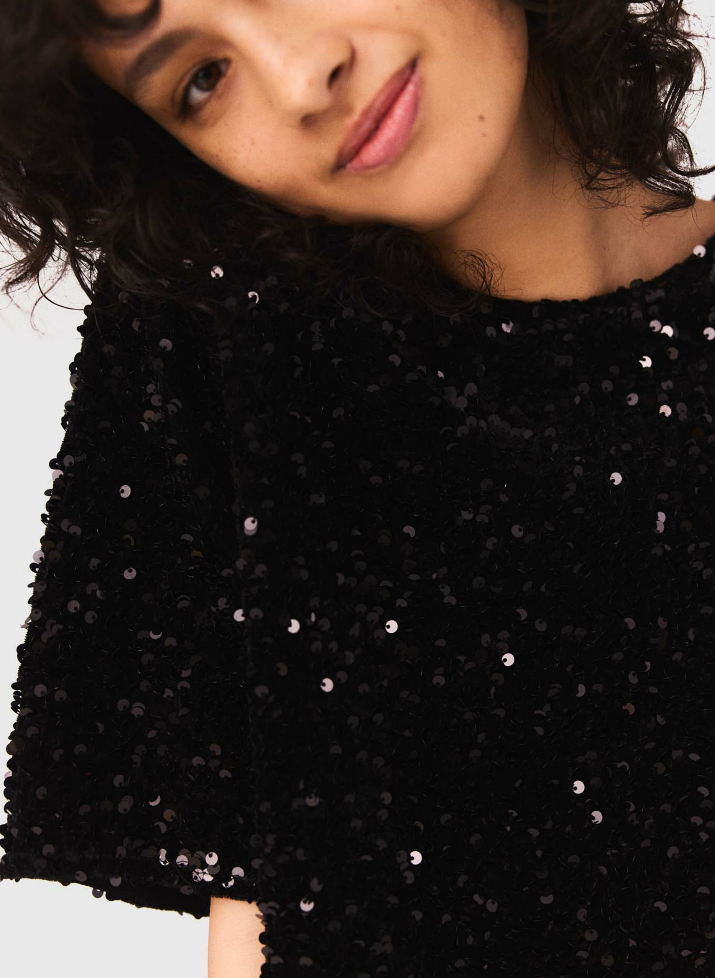 Top court col rond à sequins MAJE Noir