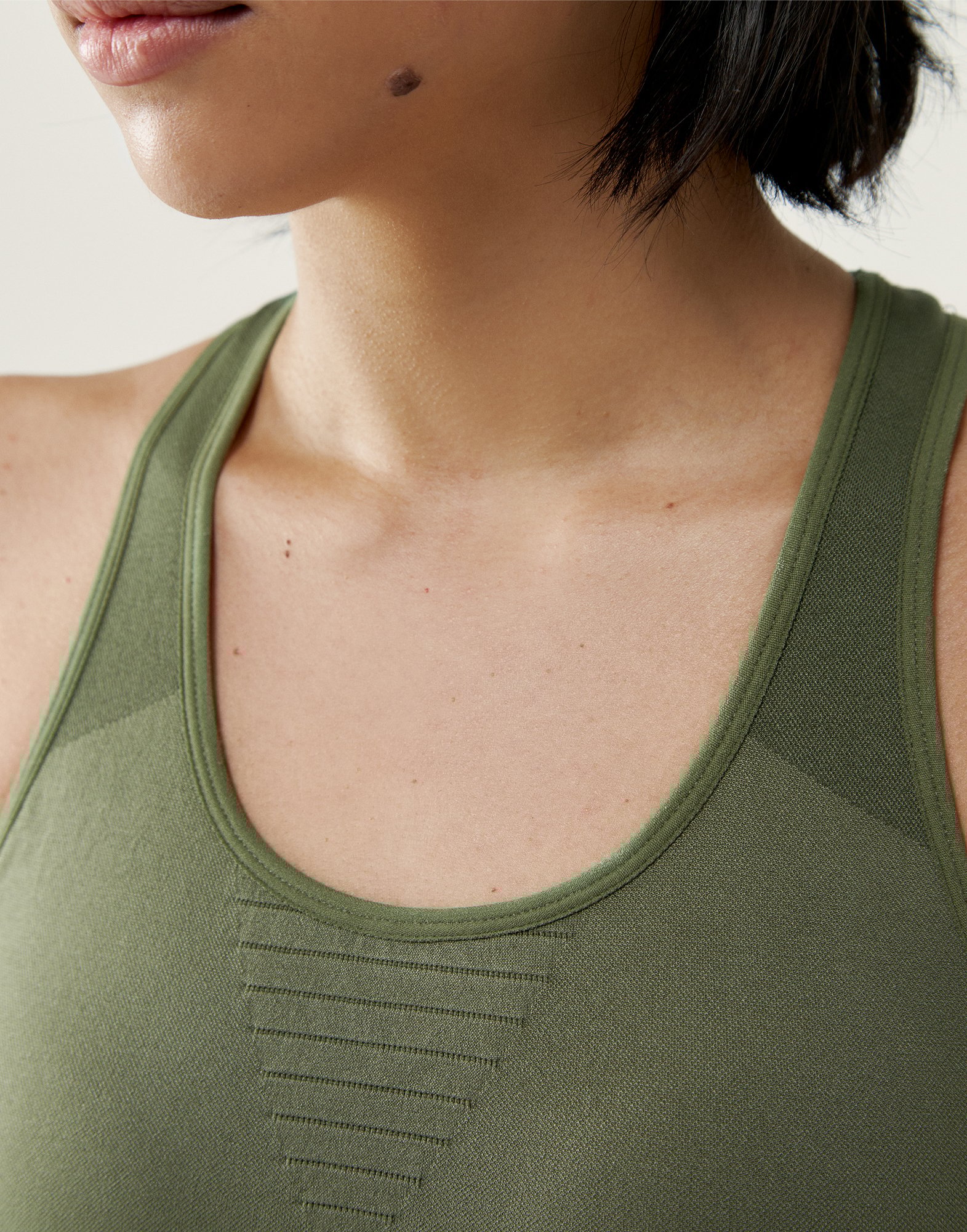 Seamless medium support sports bra BORN LIVING YOGA Green