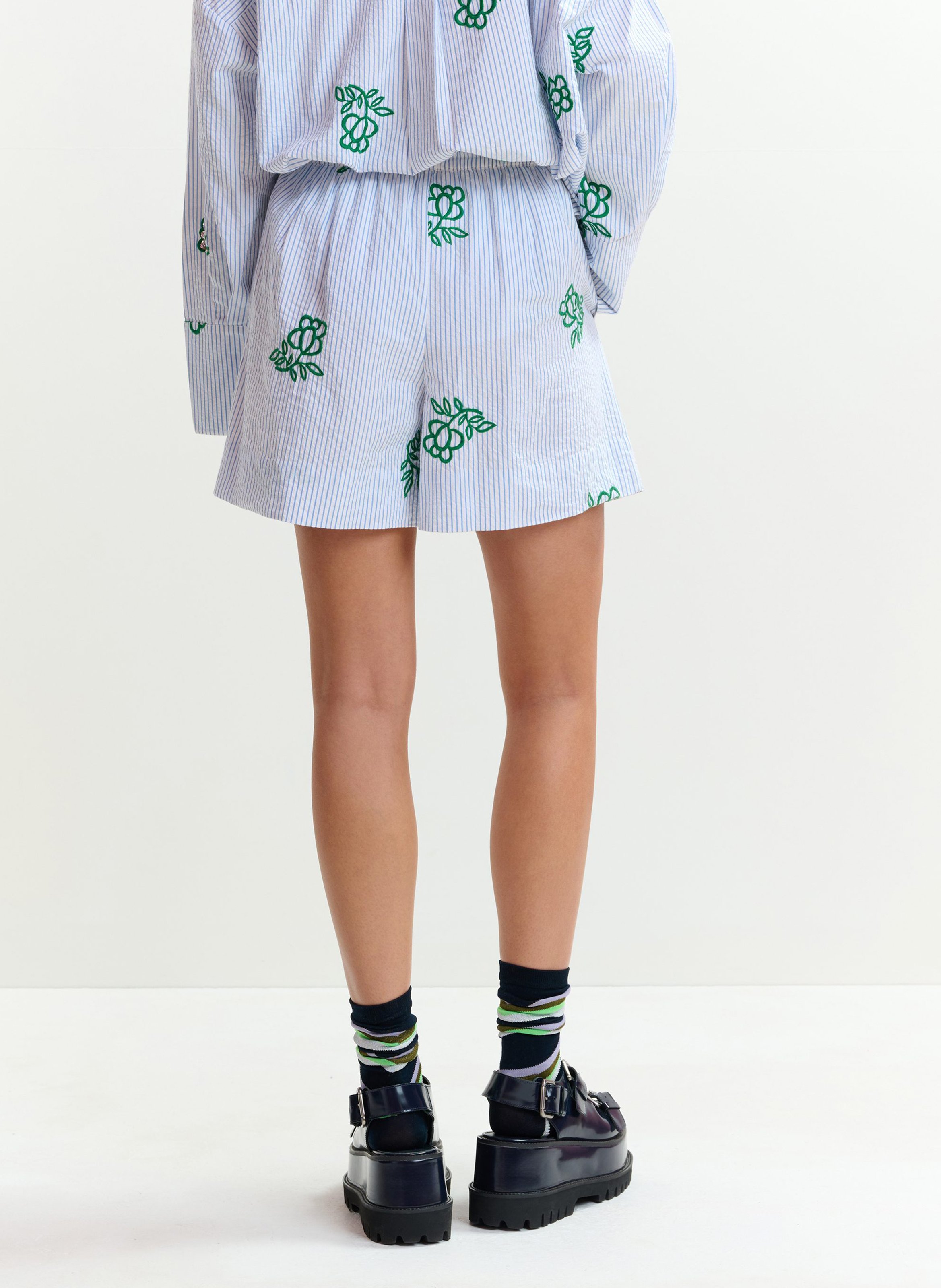 <p>Short with fine stripes and embroideries</p> ESSENTIEL ANTWERP White