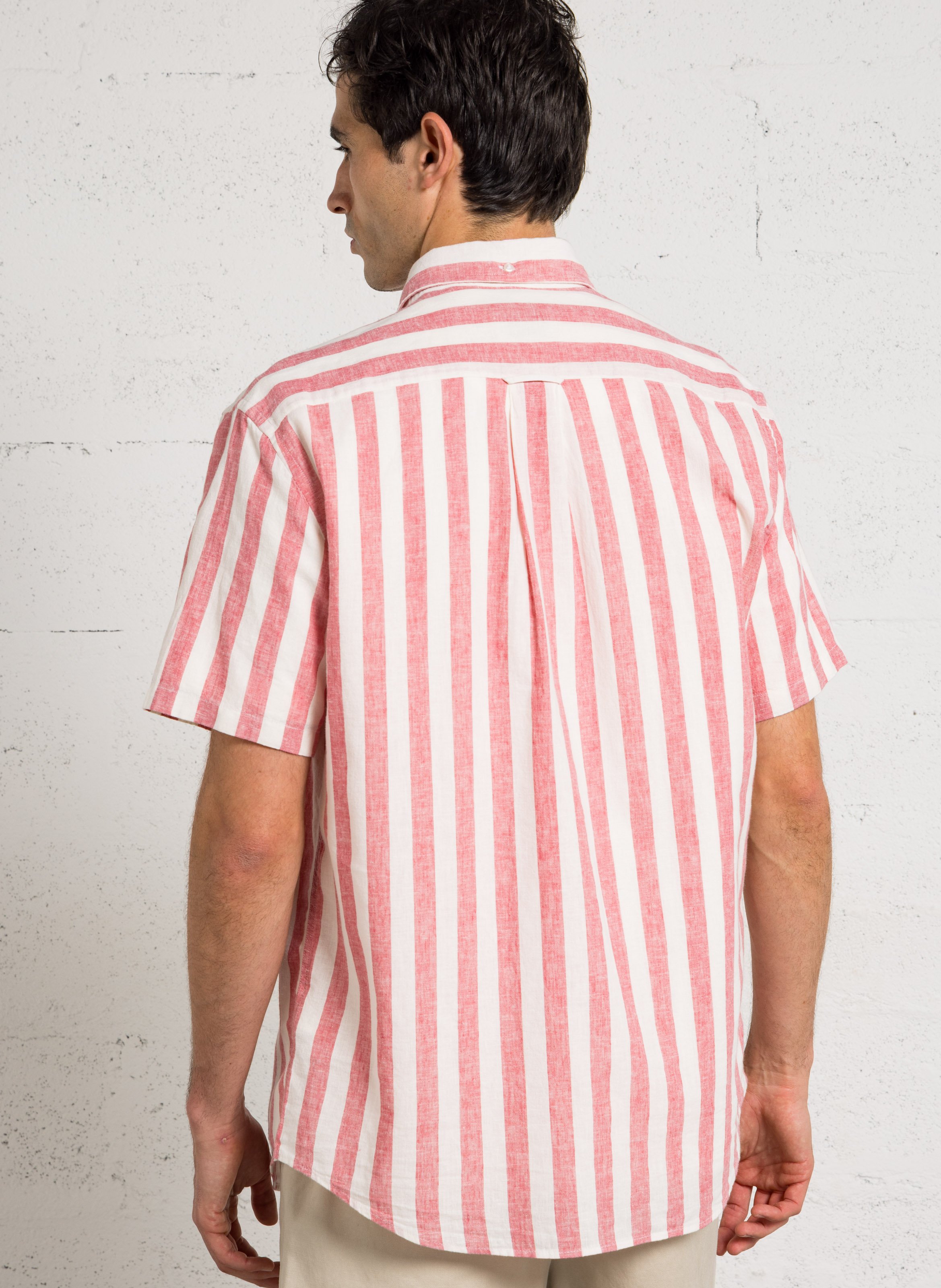 Regular-fit shirt with American collar, striped in linen and cotton GANT Pink