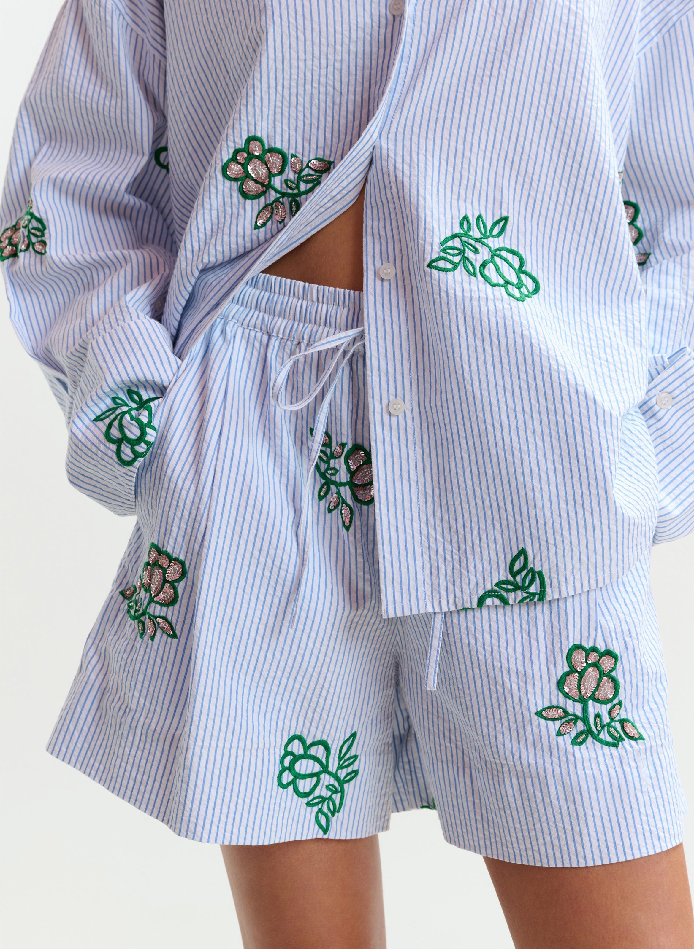 <p>Short with fine stripes and embroideries</p> ESSENTIEL ANTWERP White