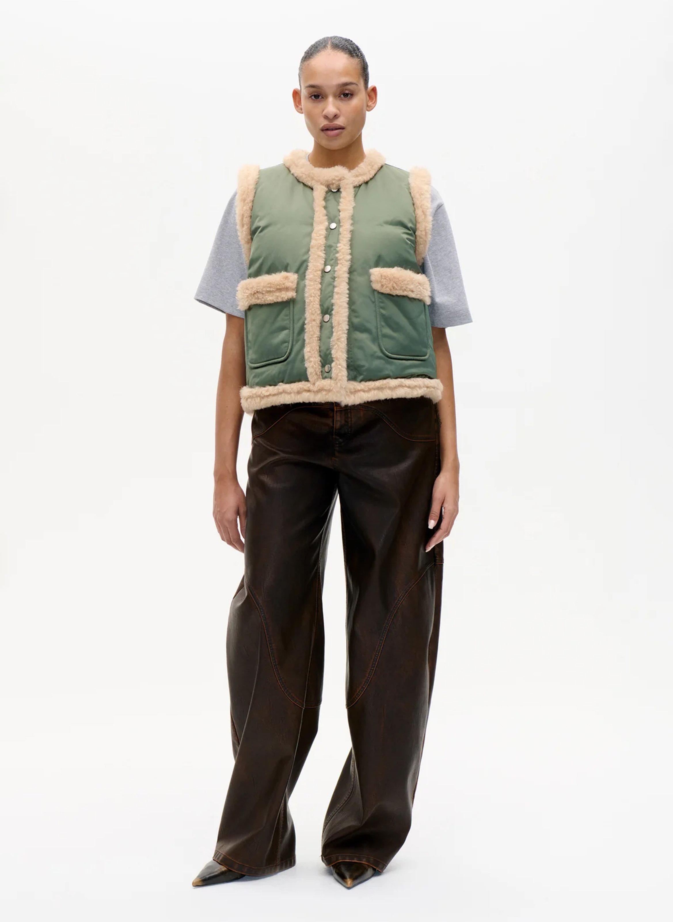 Mouwloos vest met randen in imitatiebontlook BAUM UND PFERDGARTEN Groen