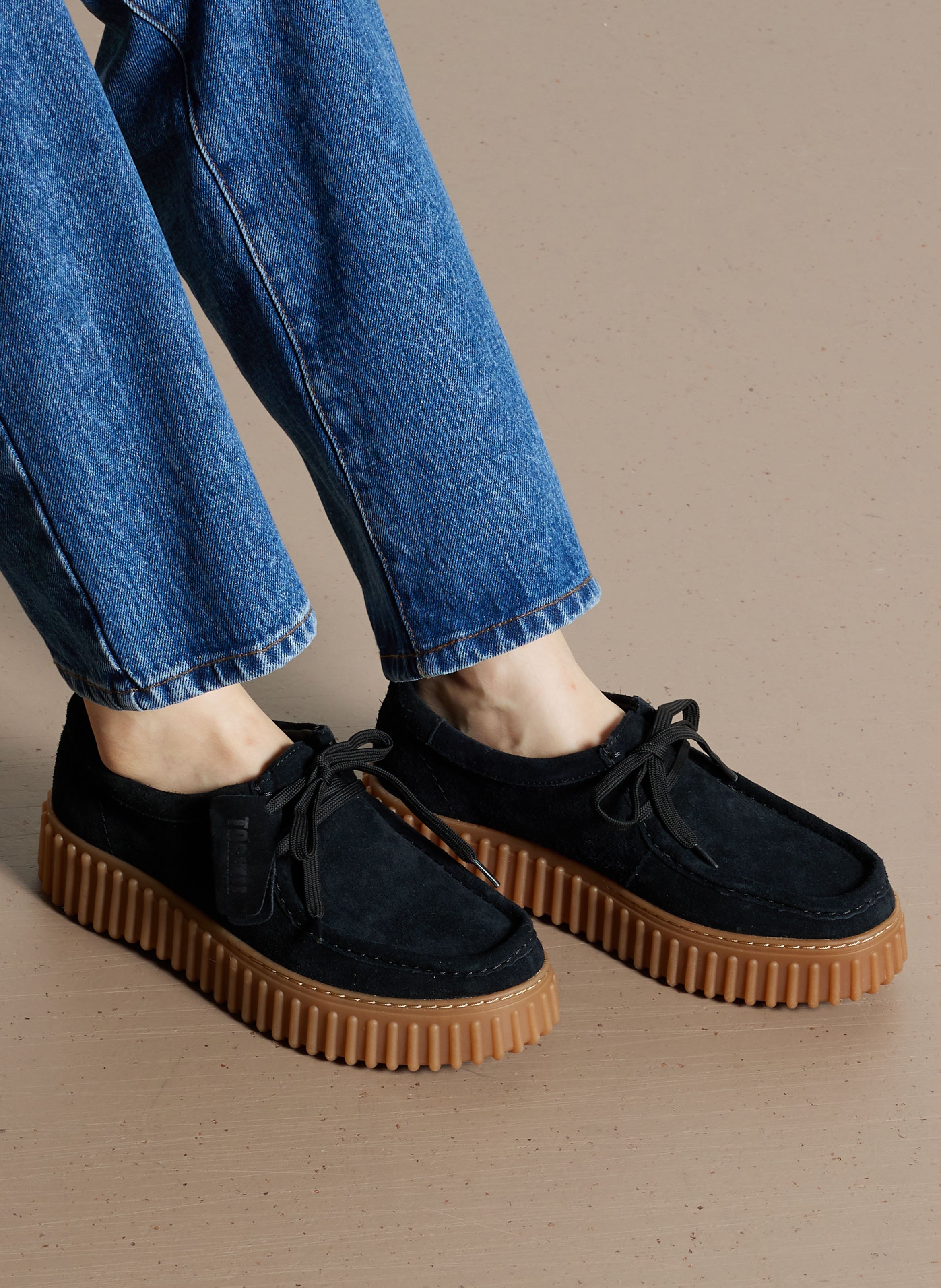 Derby's van veloursleer CLARKS Zwart