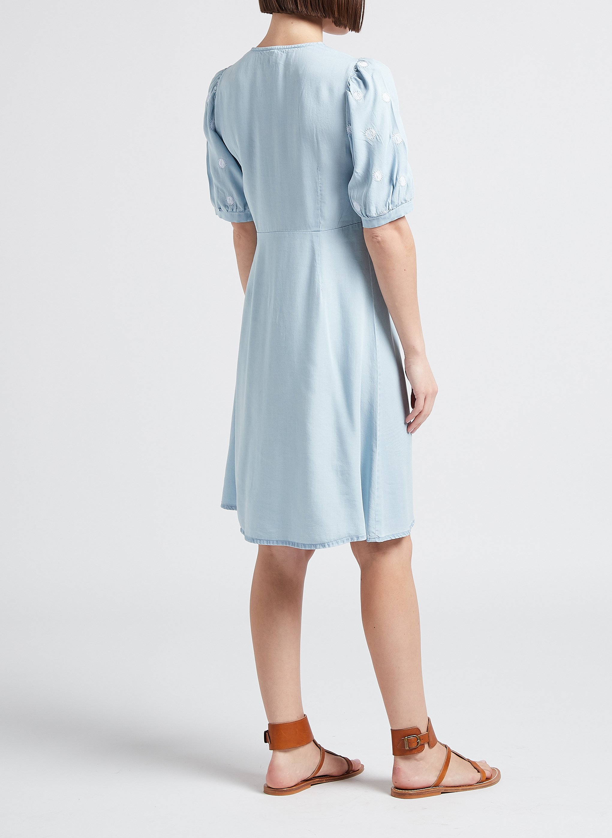Short V-neck dress with embroidered pattern PIECES Blue