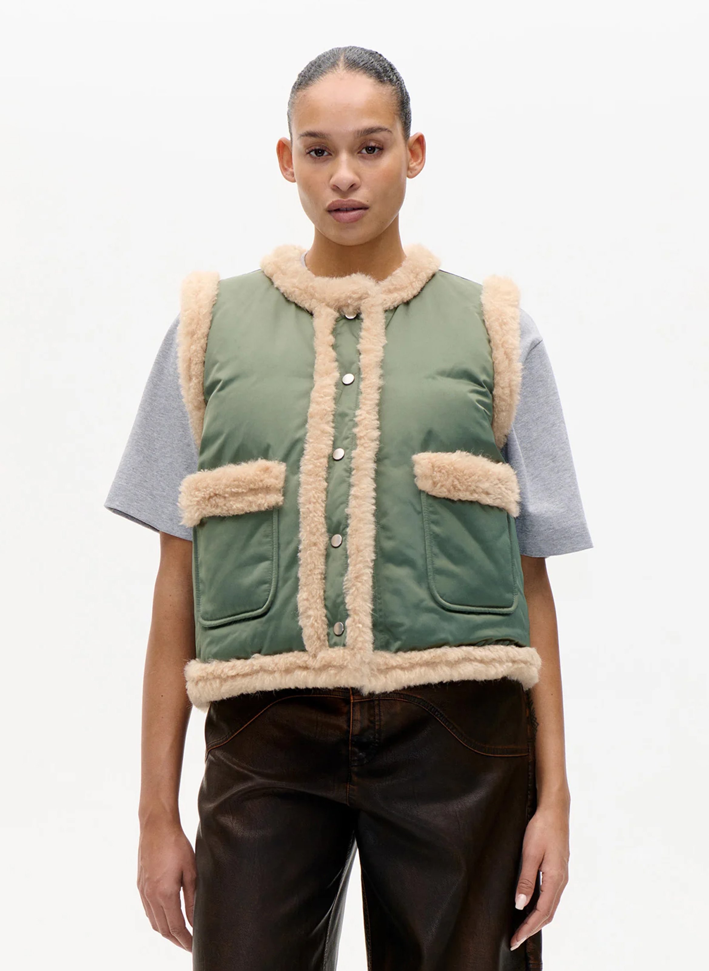 Mouwloos vest met randen in imitatiebontlook BAUM UND PFERDGARTEN Groen