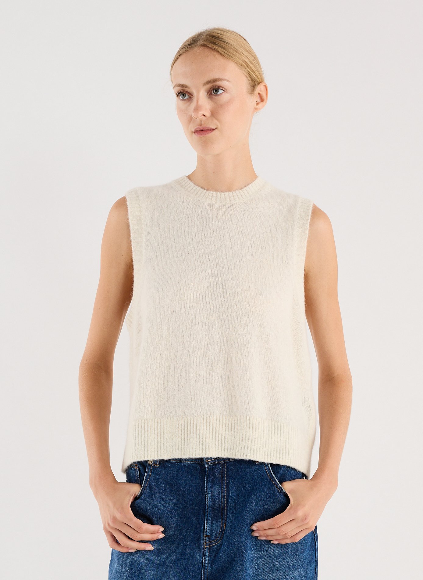 Sleeveless wool-blend sweater SAISON 1865
