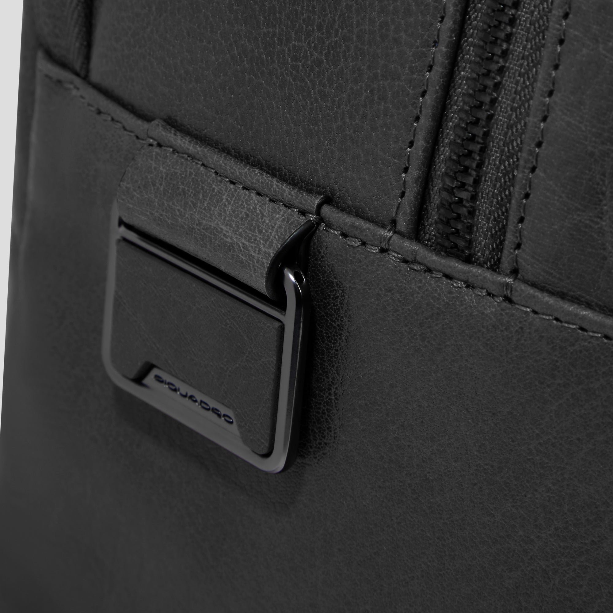 Customizable travel bag PIQUADRO Black