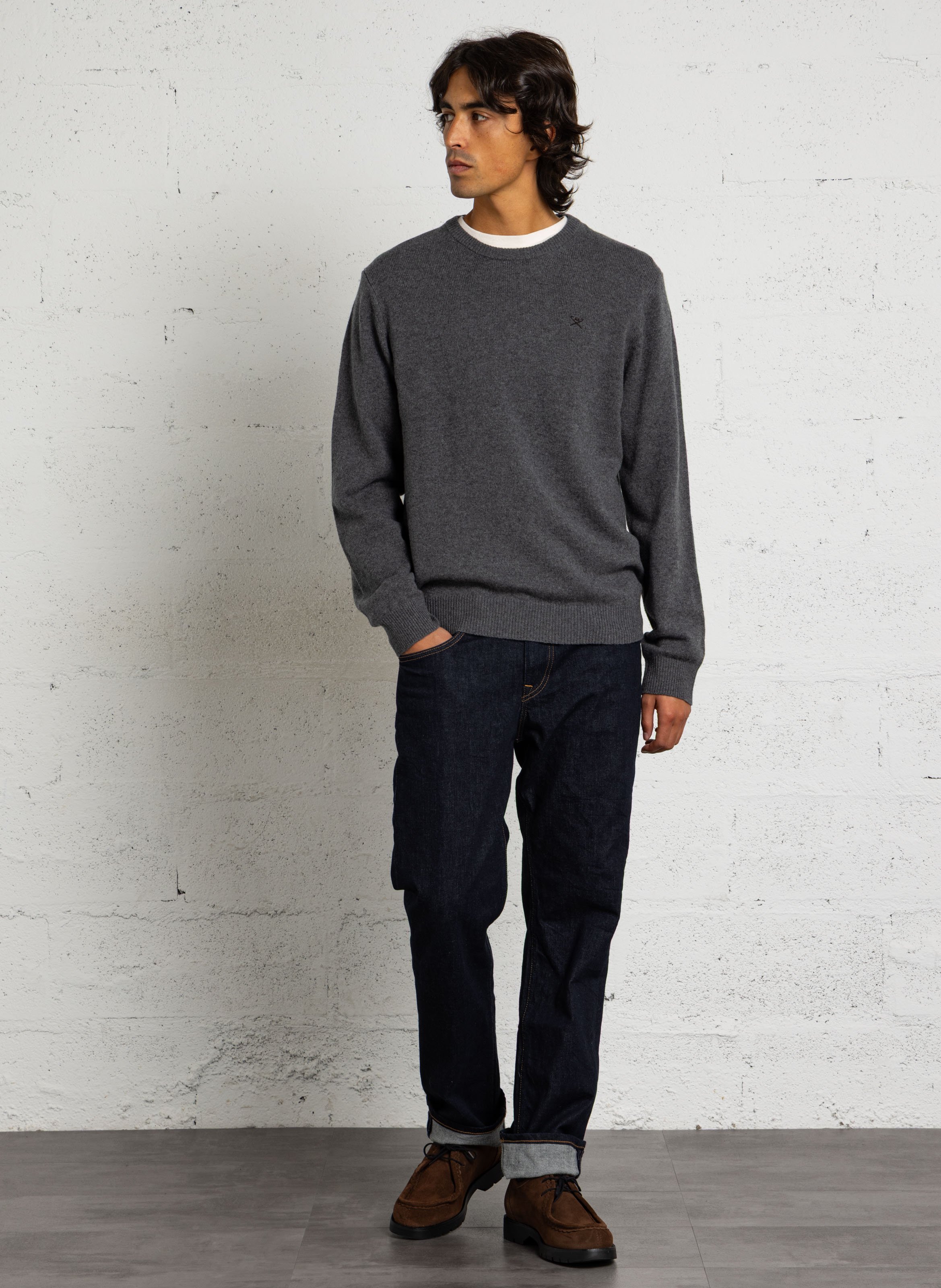 Gerader Rundhalsausschnitt-Pullover aus bestickter Wolle. HACKETT Grau
