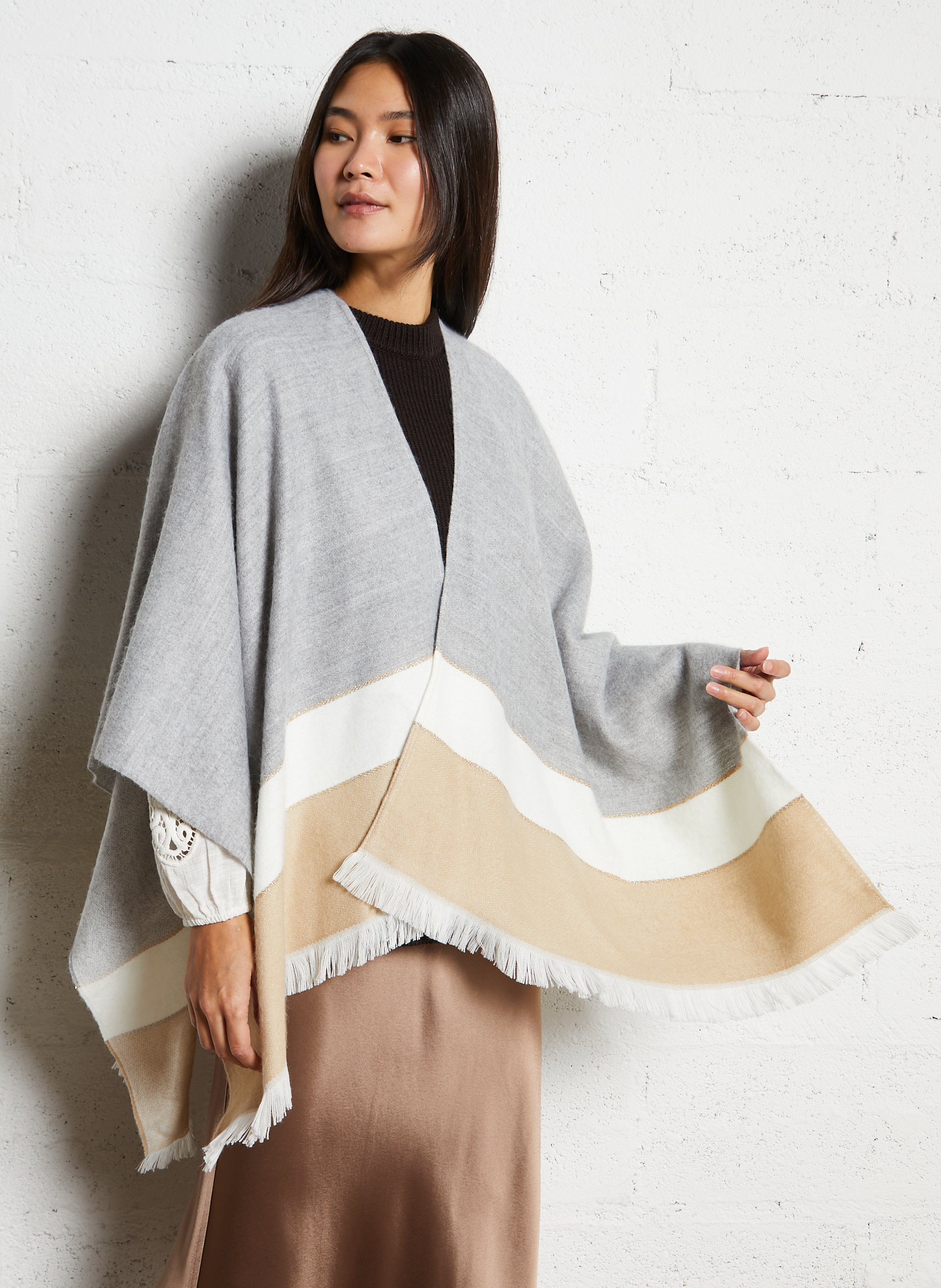 Gestreifter Poncho AU PRINTEMPS PARIS Grau