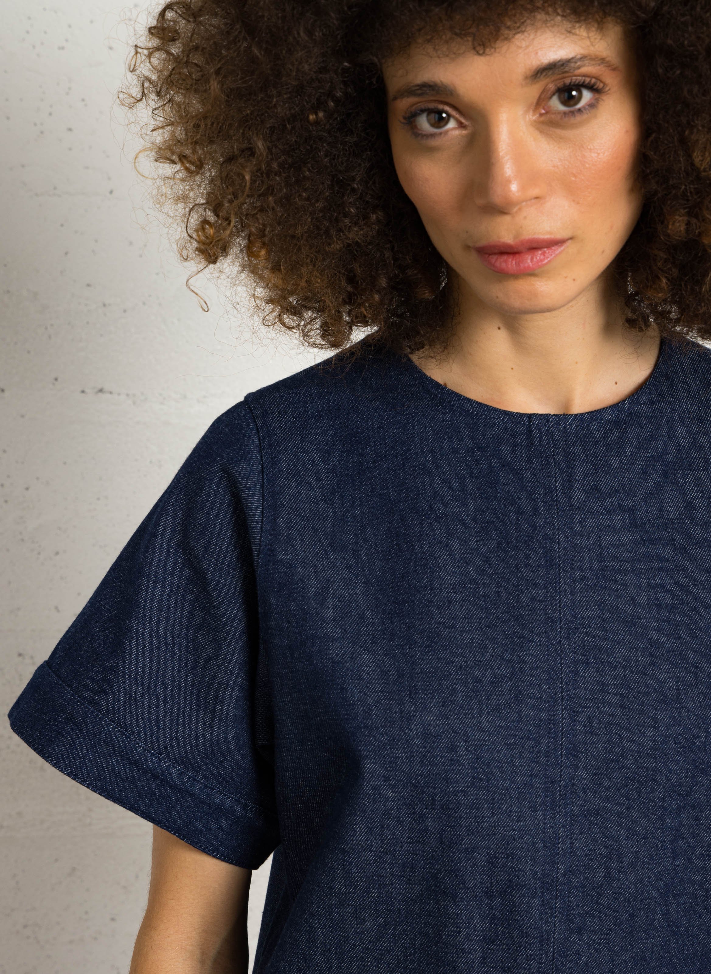 - Narrow tie straps- Racer back- Loose fit- Gathers- 100% cotton- Lined- Back length: 94 cm. BELLEPIECE Blue