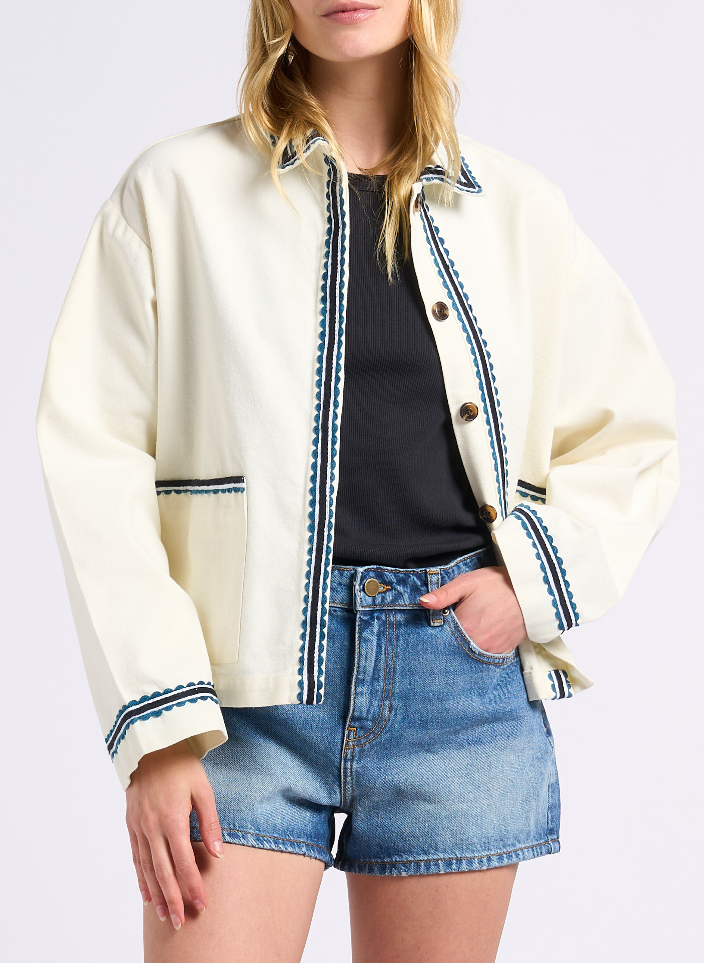 Bestickte Jacke mit klassischem Kragen aus Baumwolle BELLEPIECE Beige