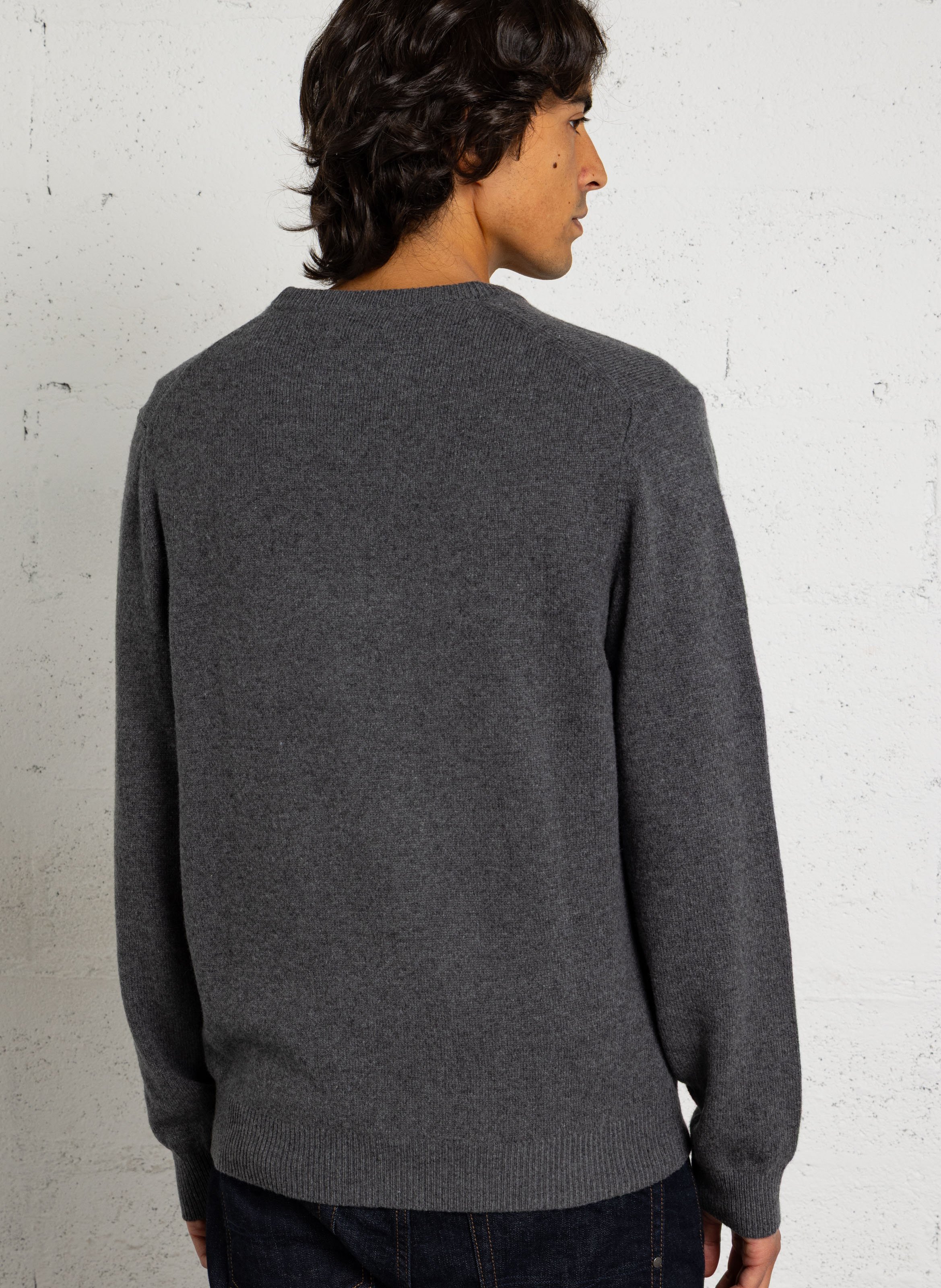Gerader Rundhalsausschnitt-Pullover aus bestickter Wolle. HACKETT Grau