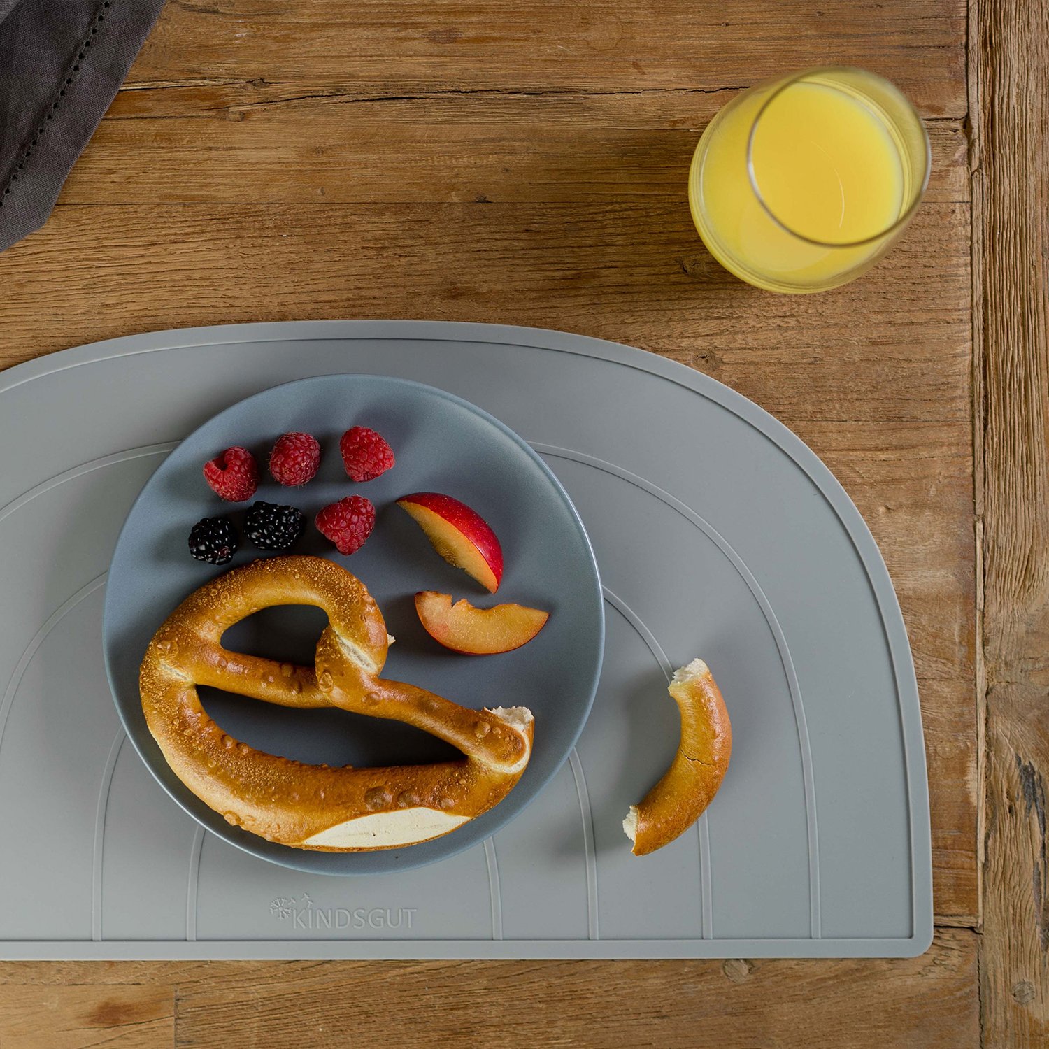 Set de table arc-en-ciel en silicone KINDSGUT Gris