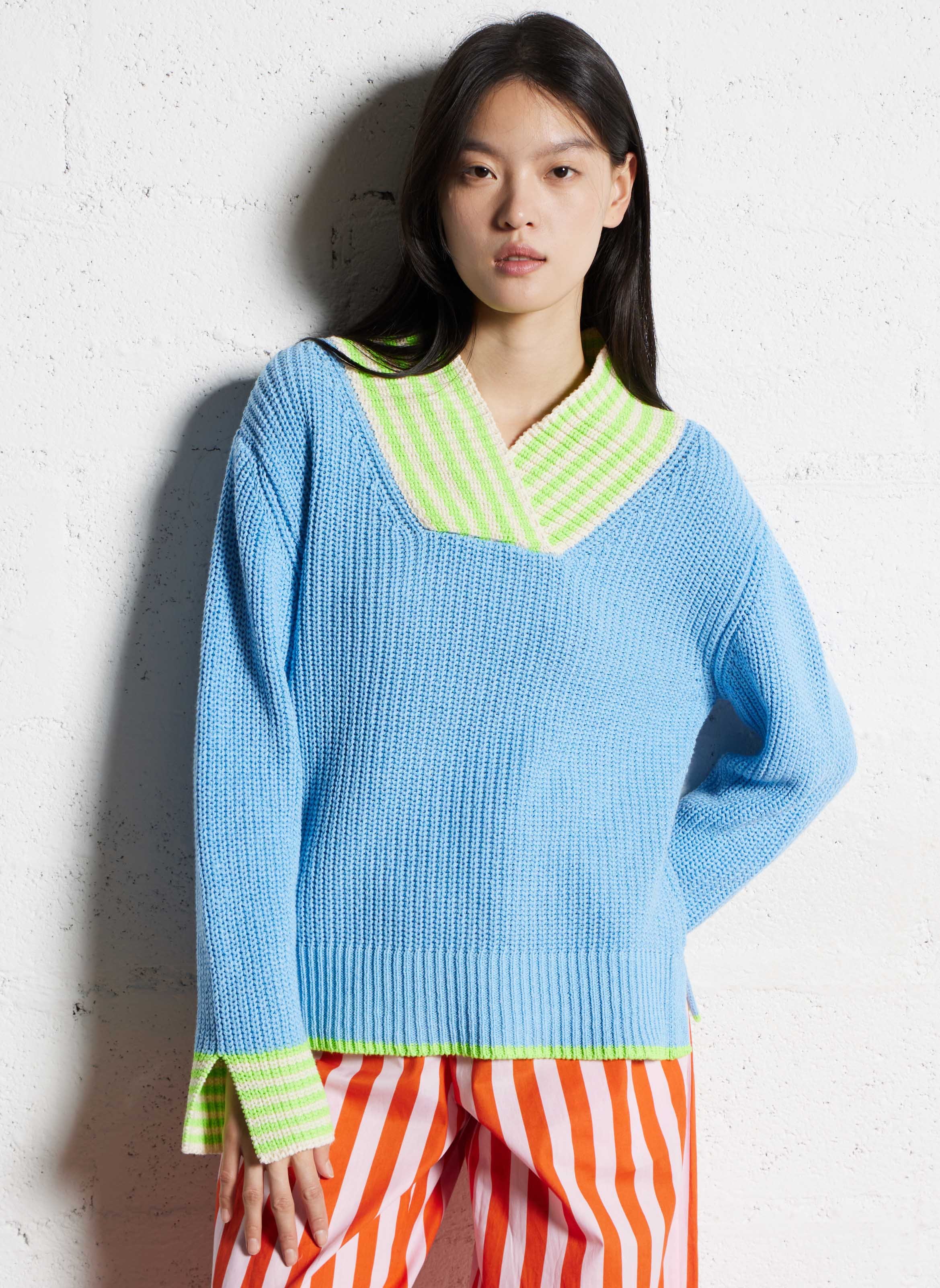 Pull droit col V en coton mélangé DR BLOOM Bleu