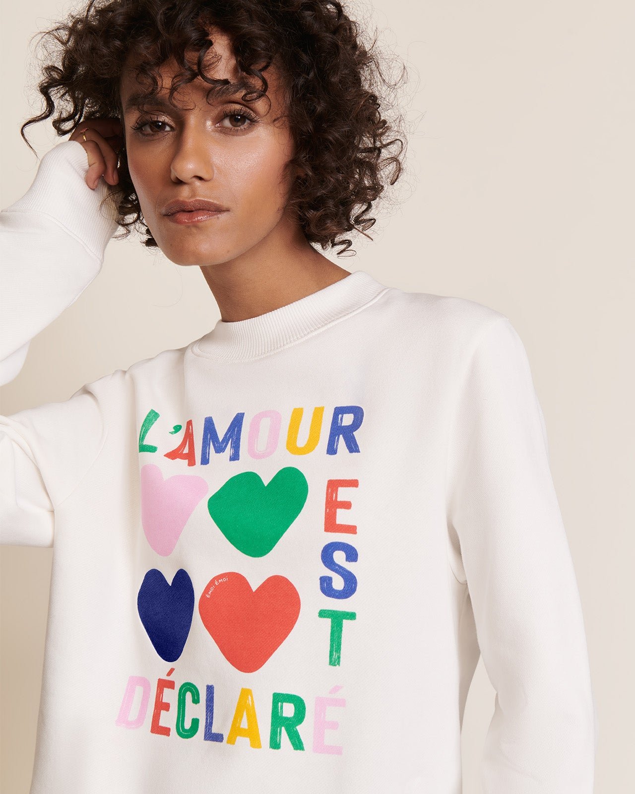 The "Love Declaration" sweatshirt is made of organic cotton. EMOI EMOI Multicolored