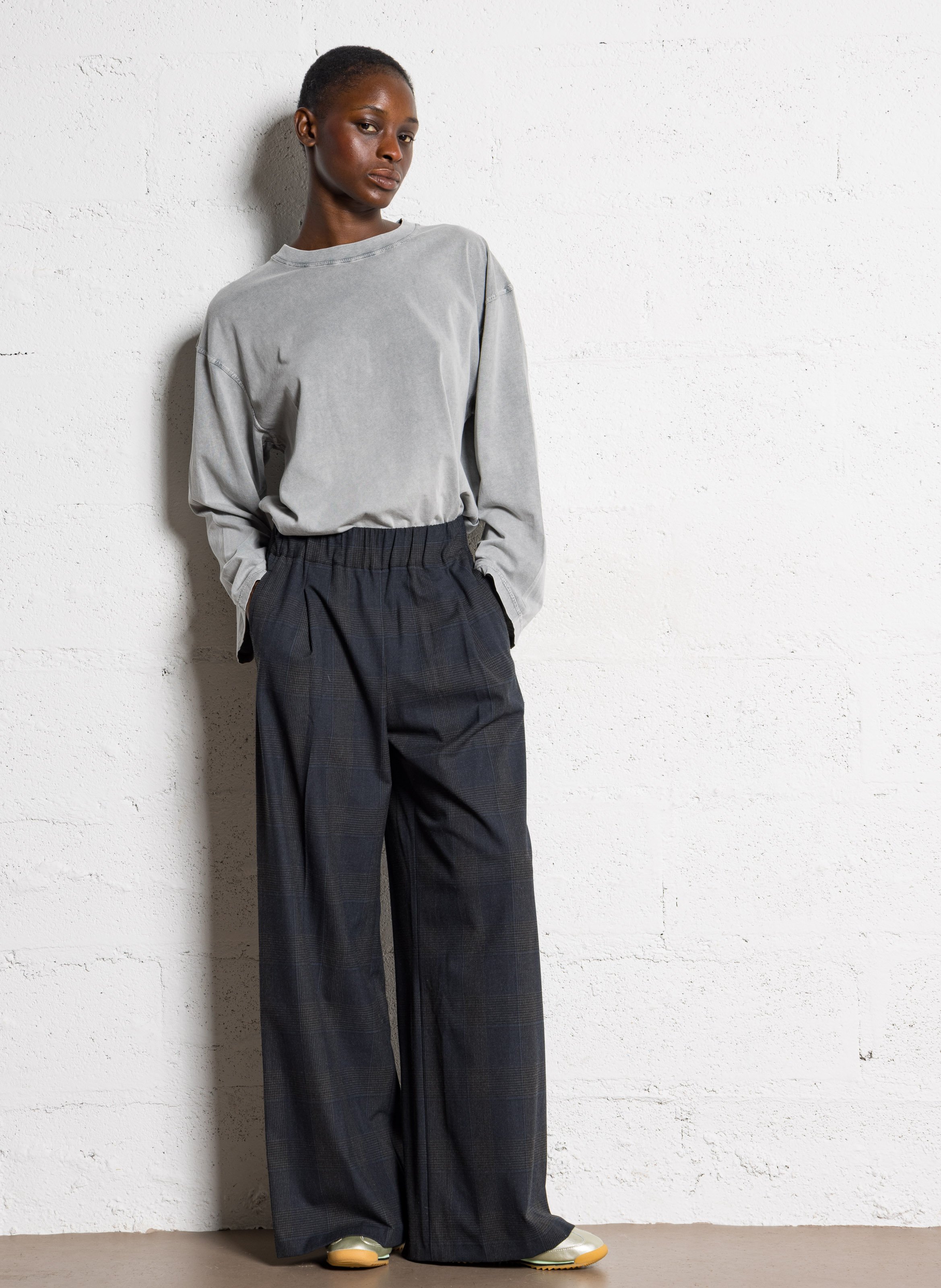 Ruimvallend, katoenen T-shirt met ronde hals en borduursel BELLEROSE Grijs