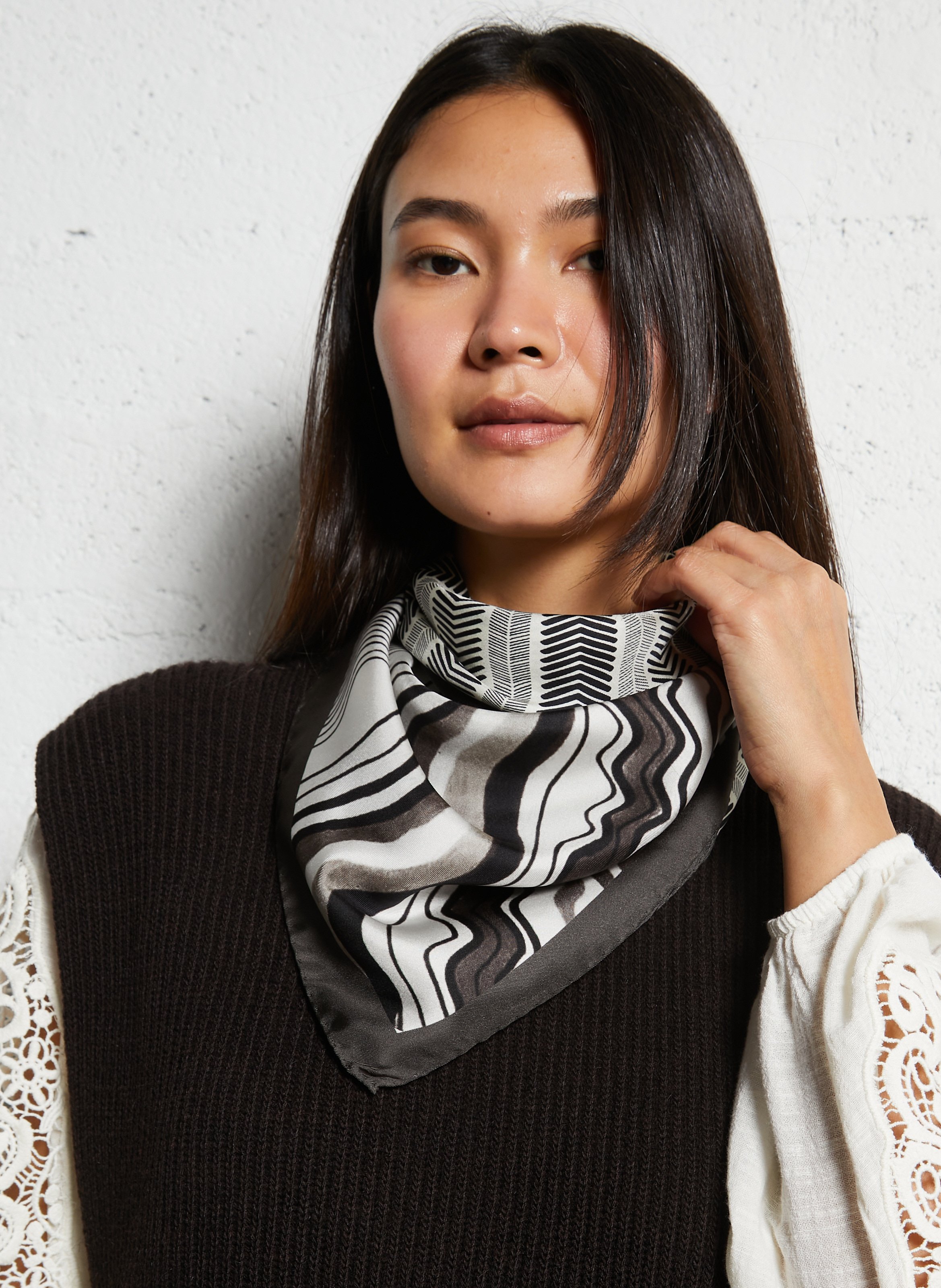 Foulard van zijde AU PRINTEMPS PARIS Bruin