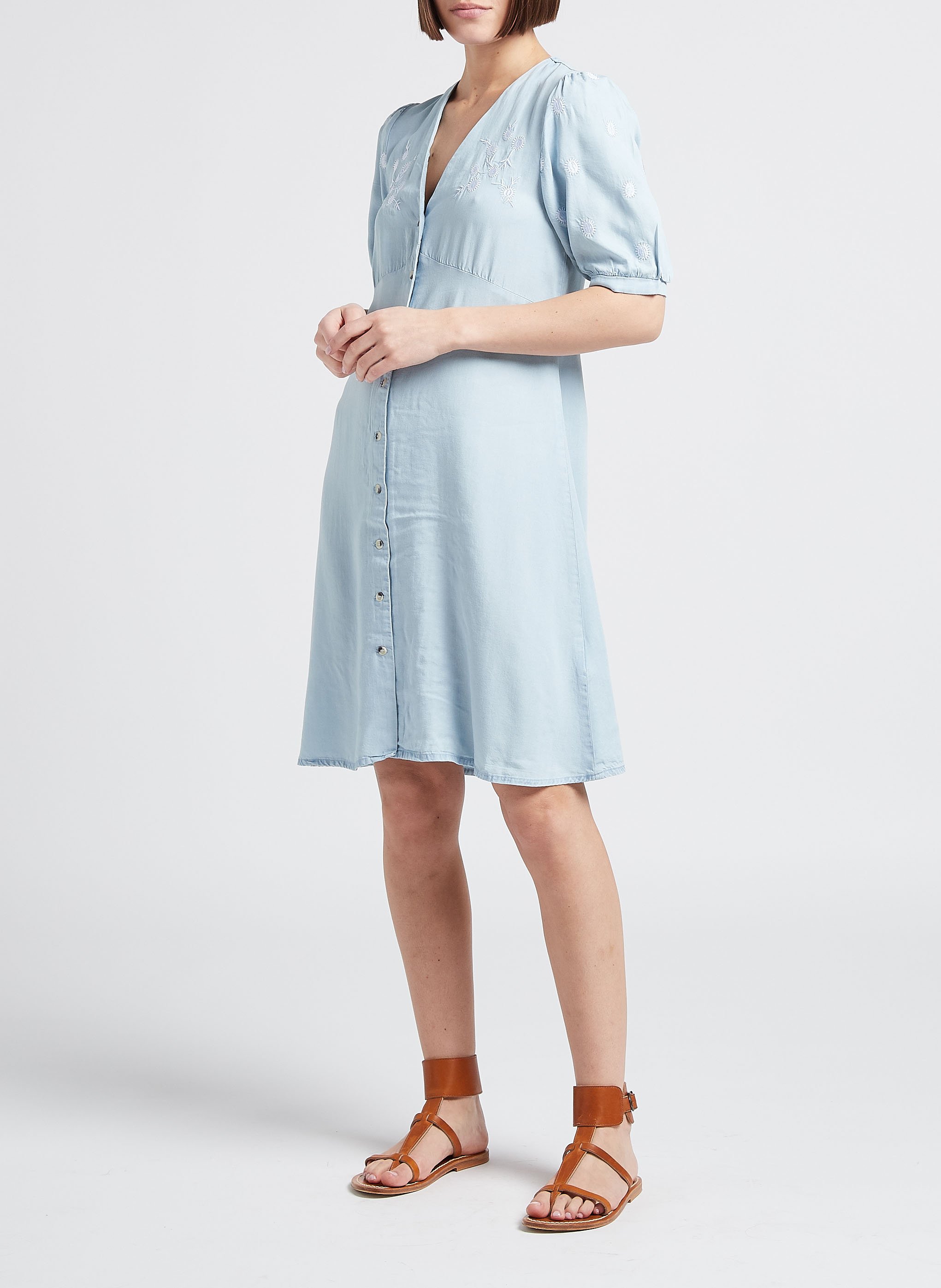 Short V-neck dress with embroidered pattern PIECES Blue