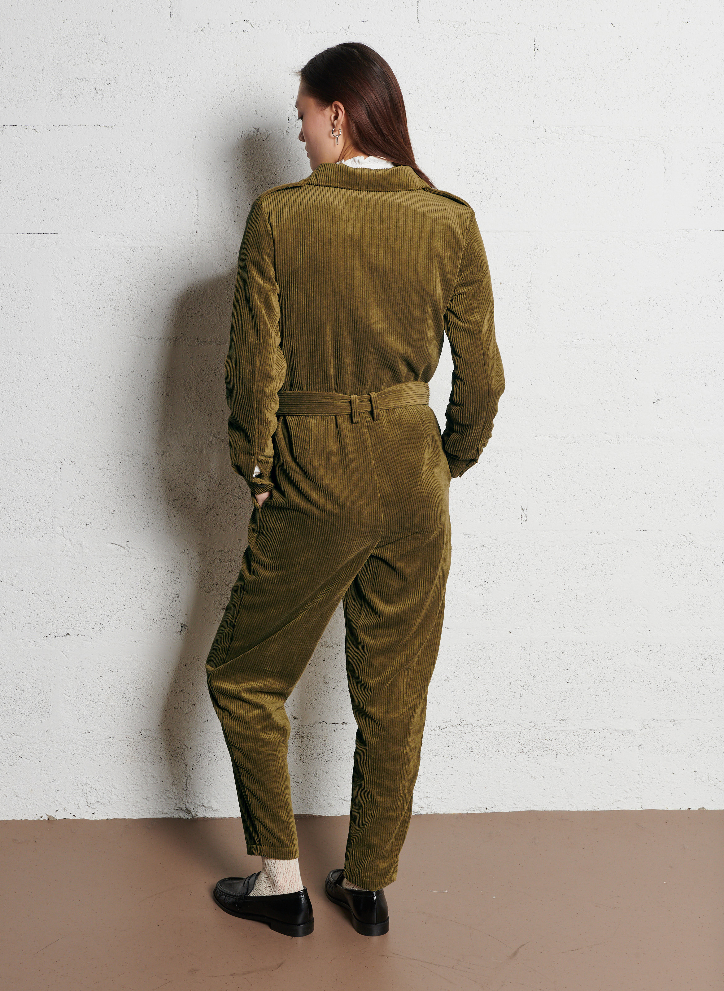 Combinaison col classique ceinturée en velours côtelé VILA Marron