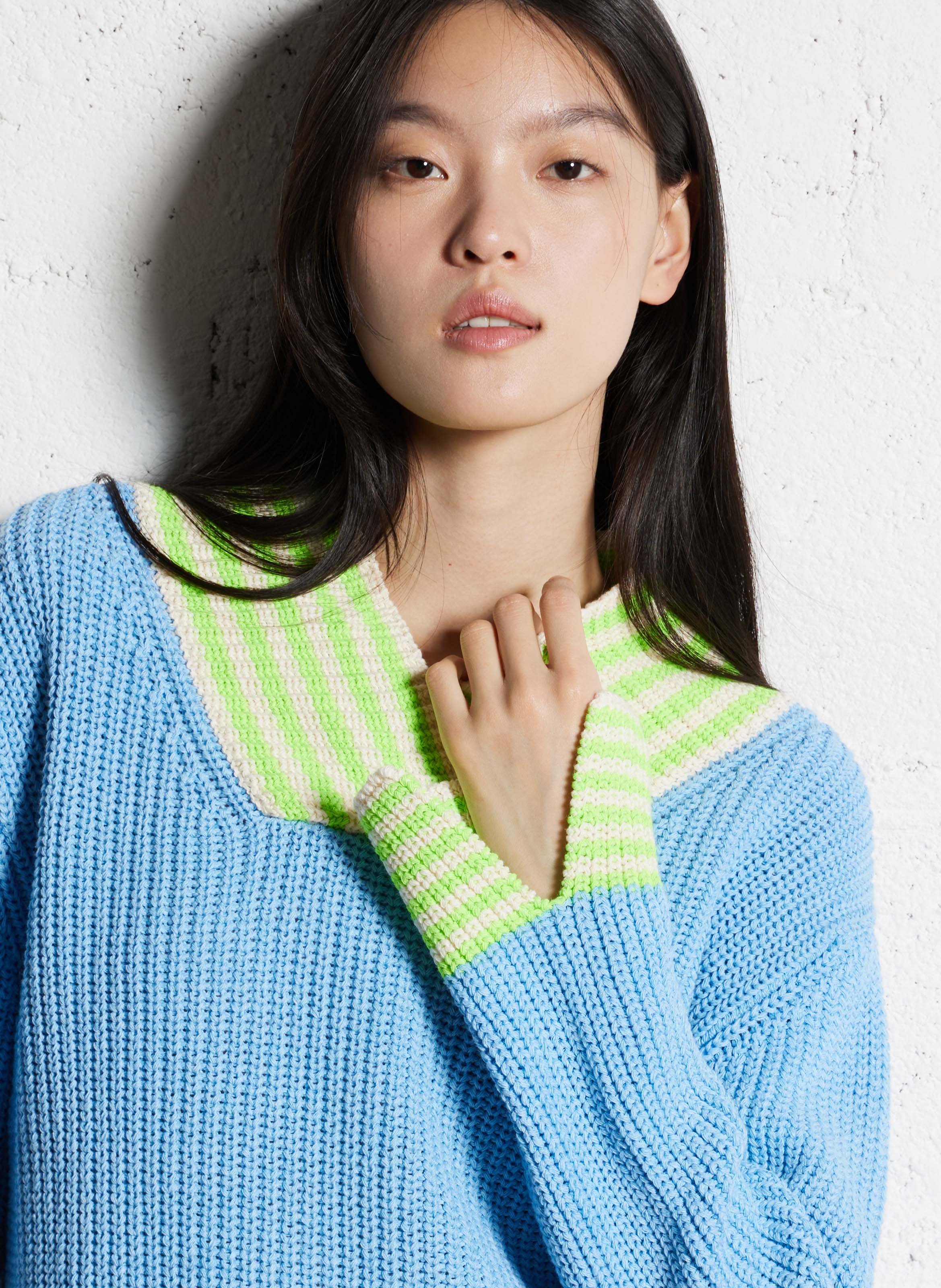 Pull droit col V en coton mélangé DR BLOOM Bleu