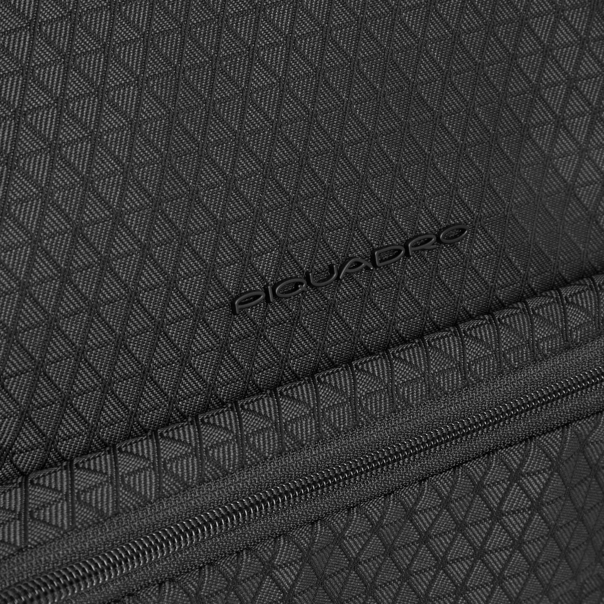 Foldable travel bag made from recycled fabric PIQUADRO Black