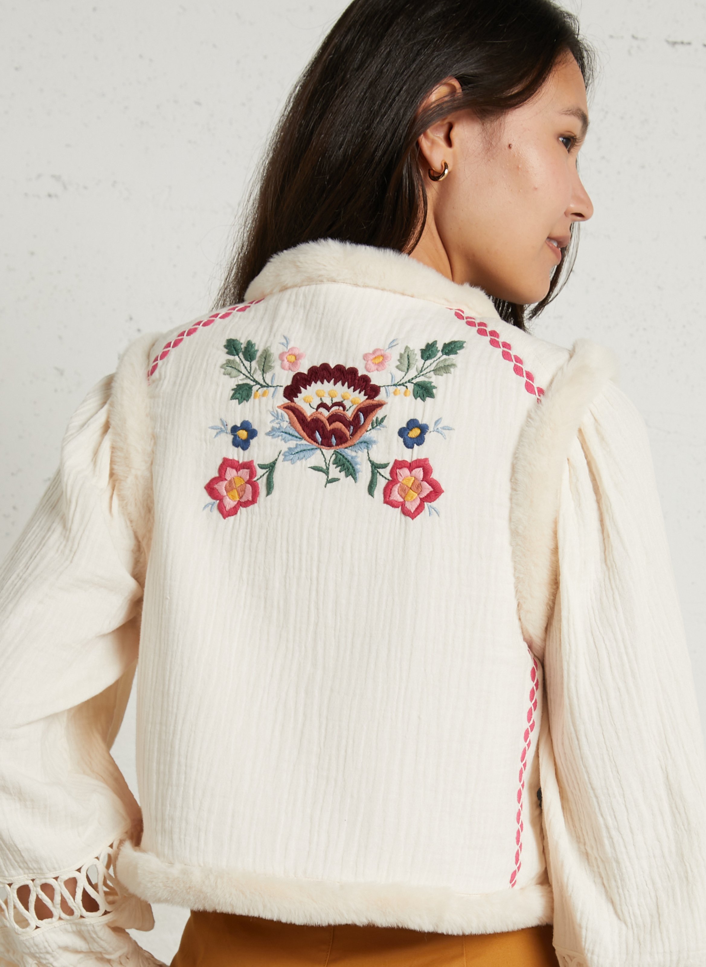 veste droite col rond en coton bio brodé LOUISE MISHA Beige