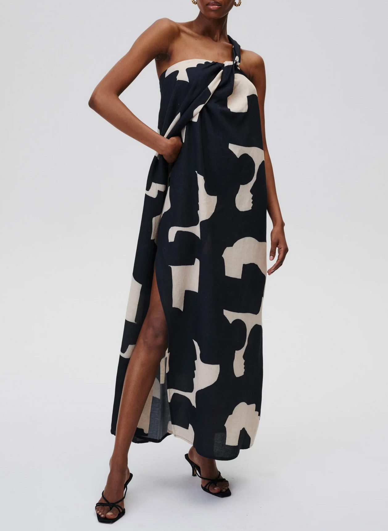 Lange asymmetrische bedrukte jurk UNDRESS CODE Zwart