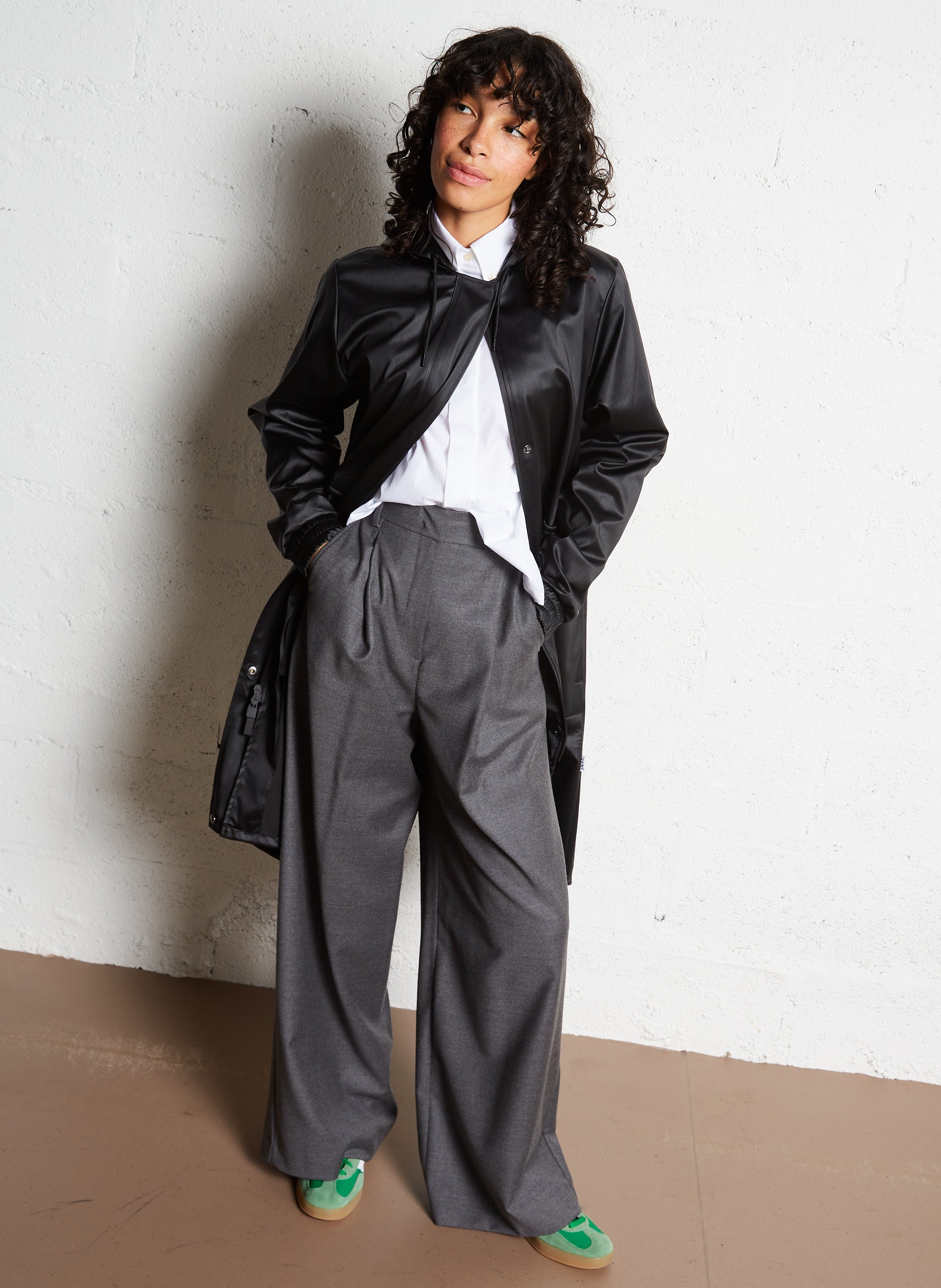 Imperméable droit col rond à capuche RAINS Noir