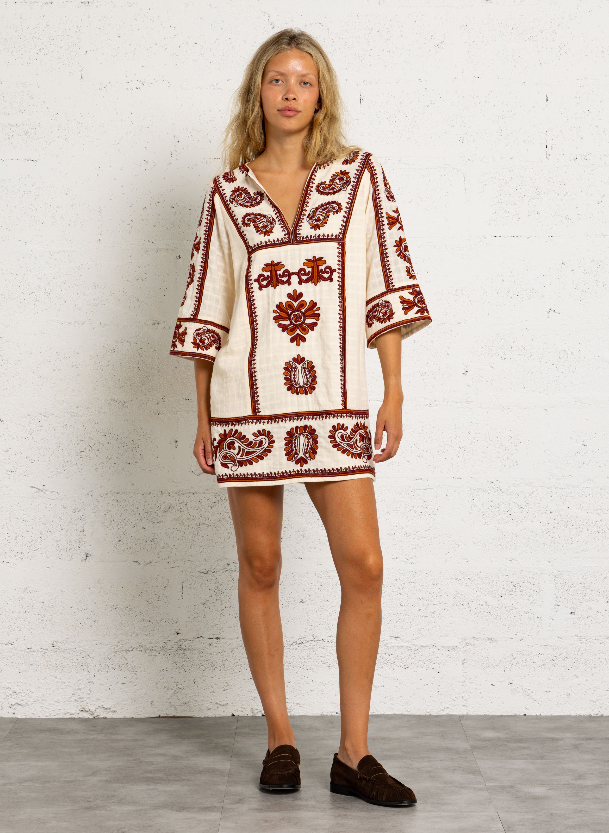 Robe courte col tunisien en coton brodée MAISON 123 Rouge