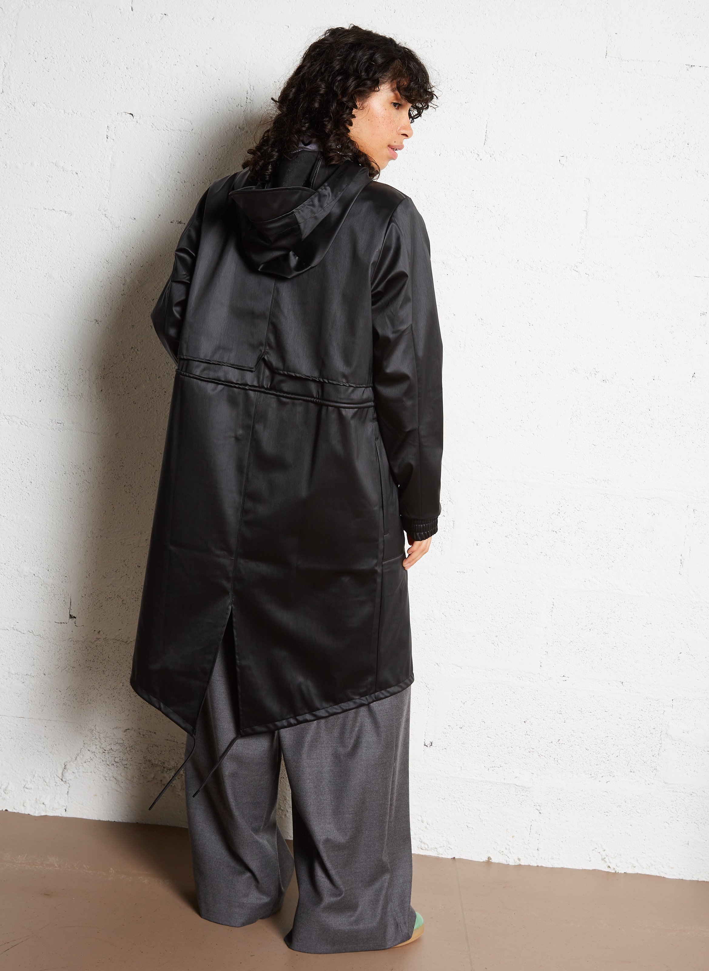 Imperméable droit col rond à capuche RAINS Noir