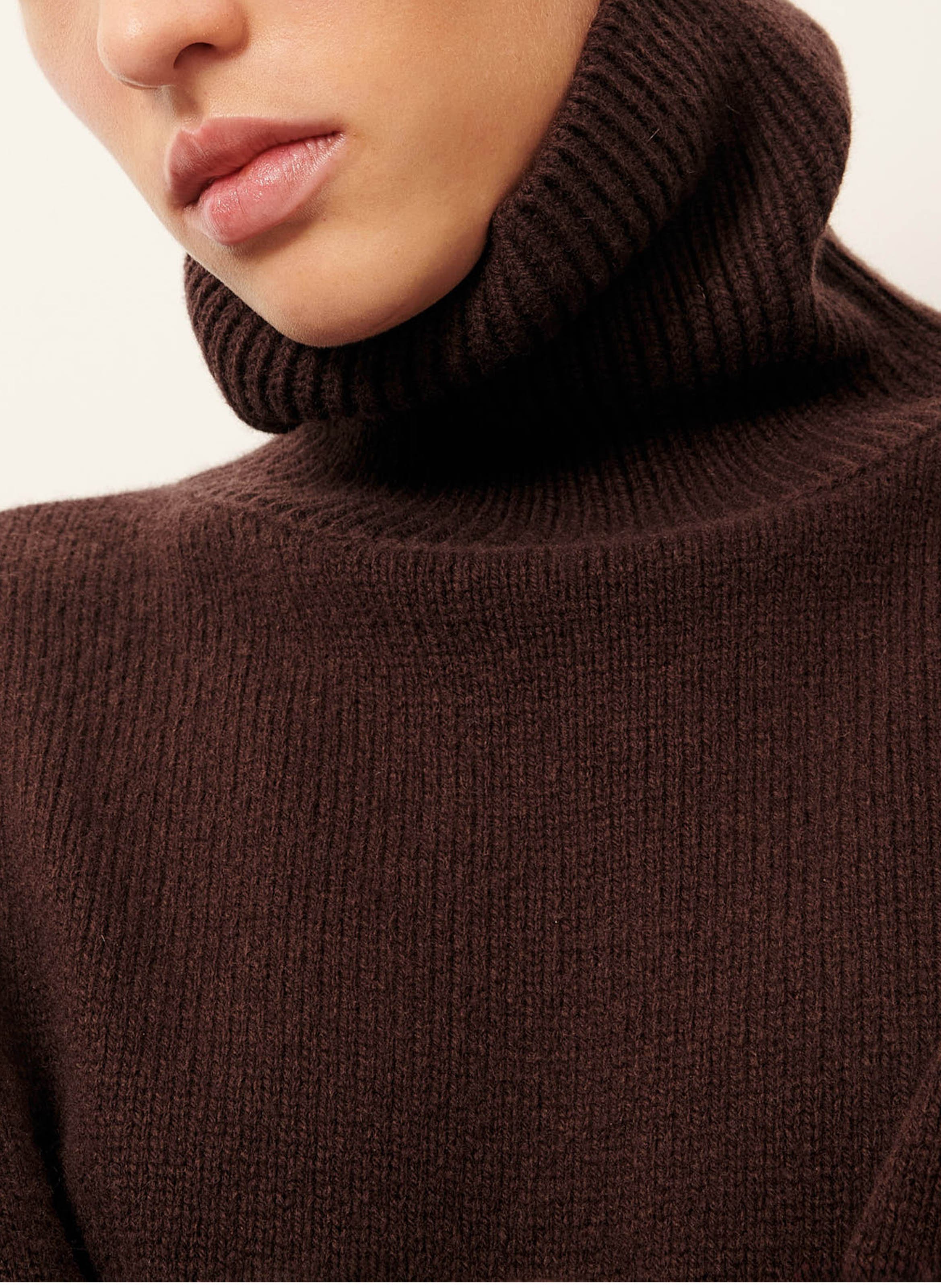 Pull oversize col roulé en laine et cachemire SESSUN Marron