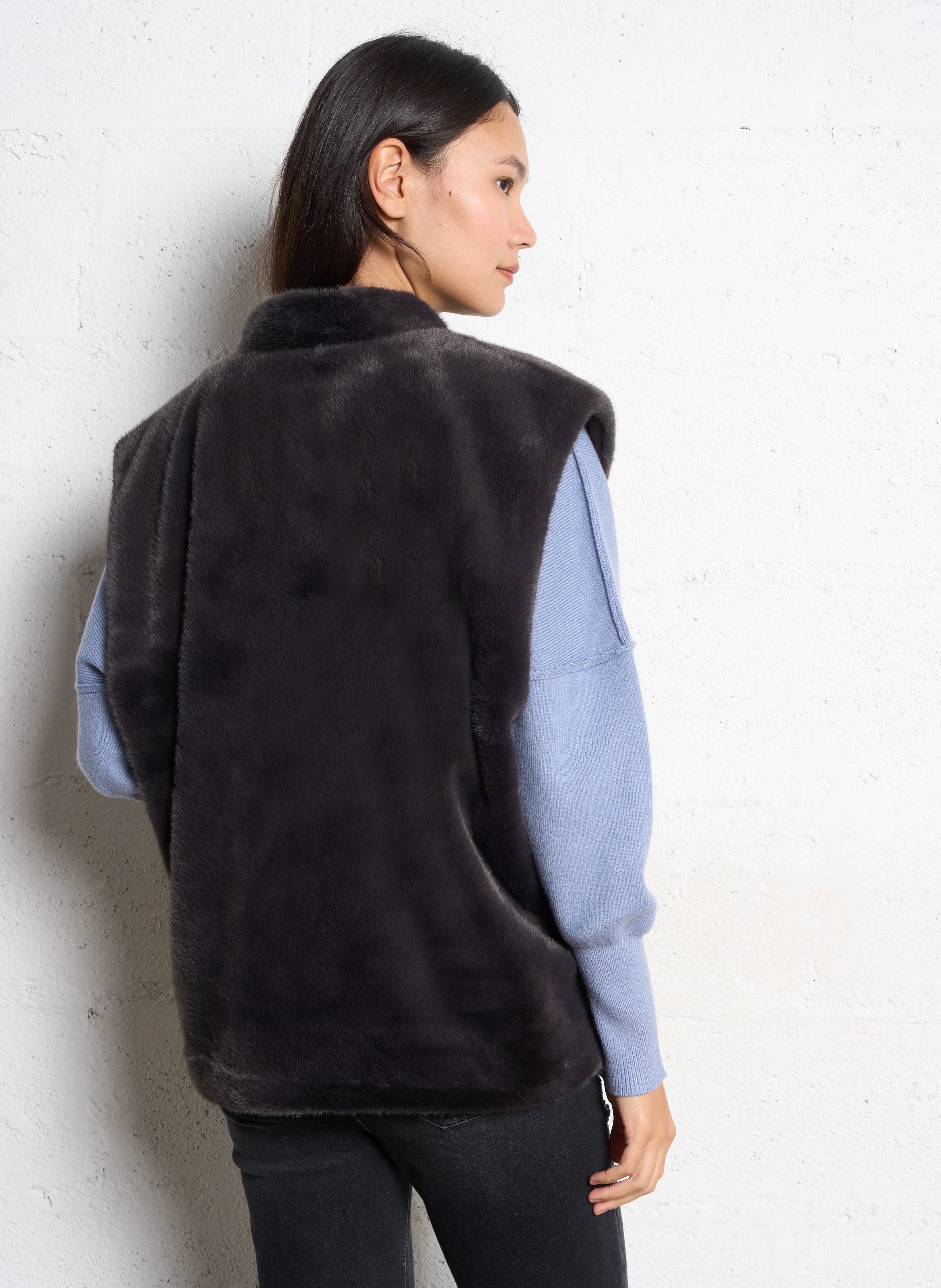 Rechte jas met V-hals in imitatiebont. LAB DIP Grijs