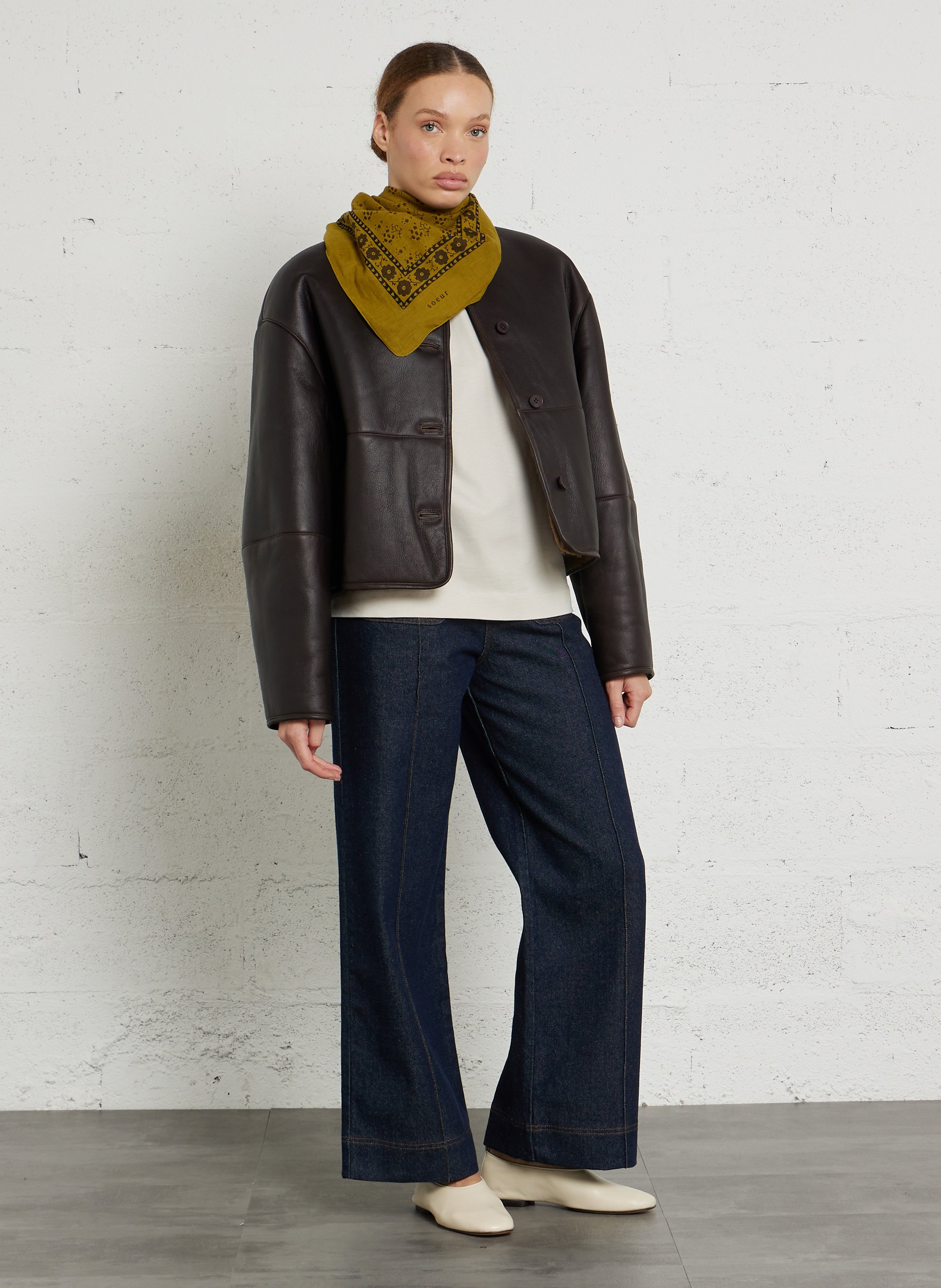 Ronde leren mantel in effen kleur. SOEUR Bruin