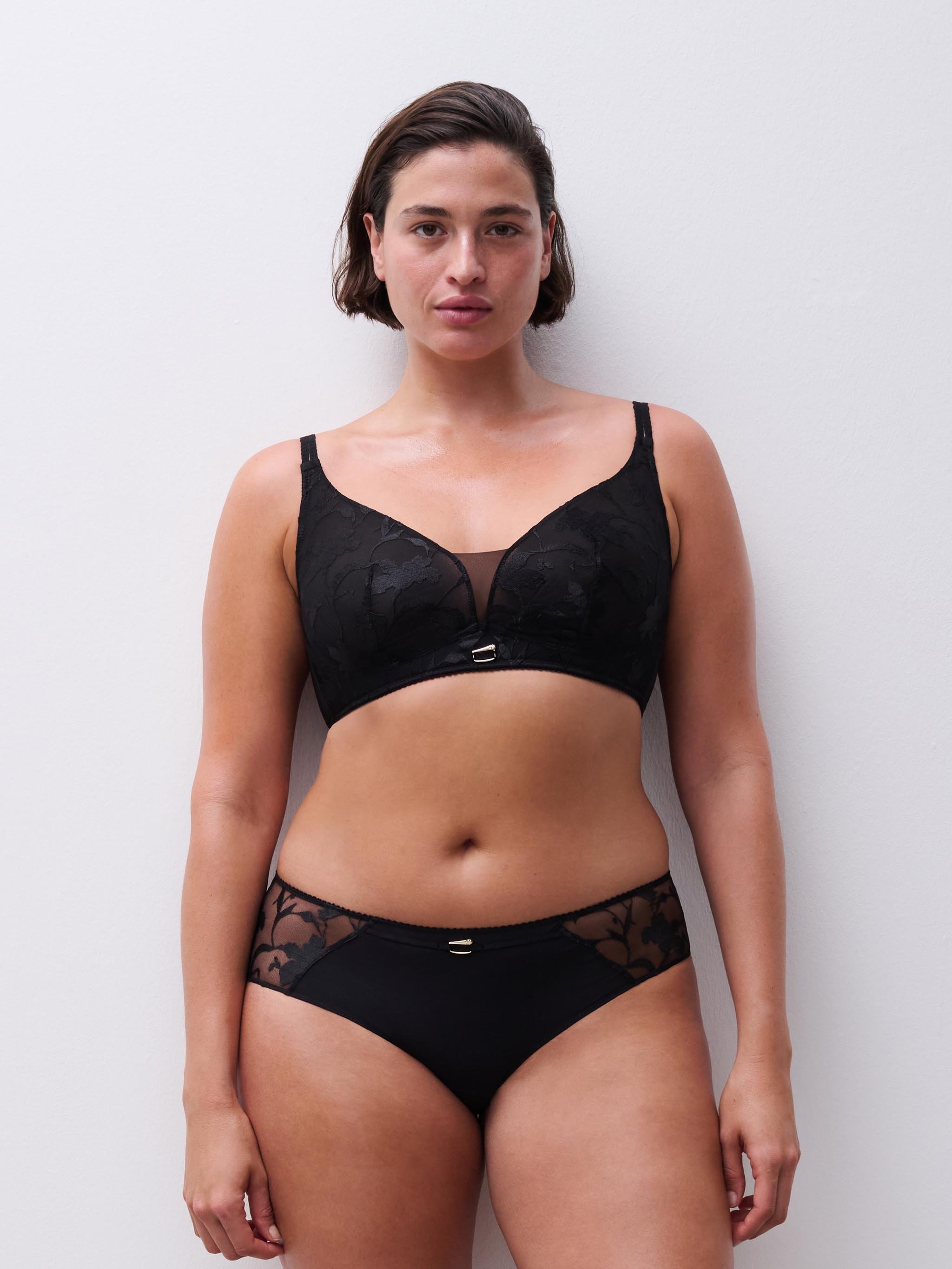 Shorty floral embroidery CHANTELLE Black