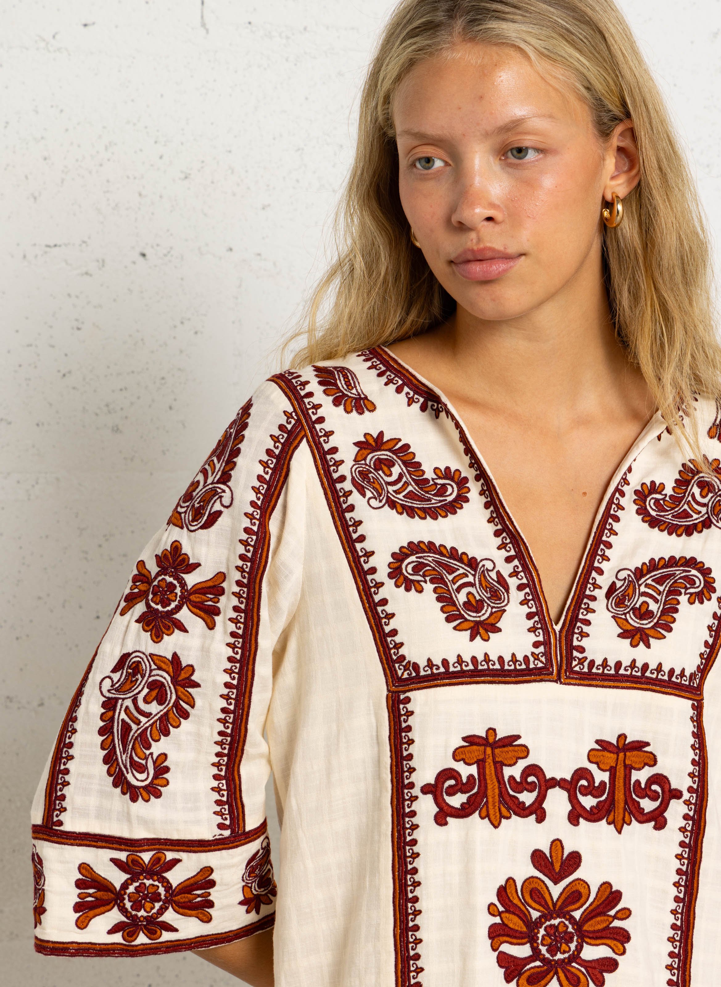 Robe courte col tunisien en coton brodée MAISON 123 Rouge
