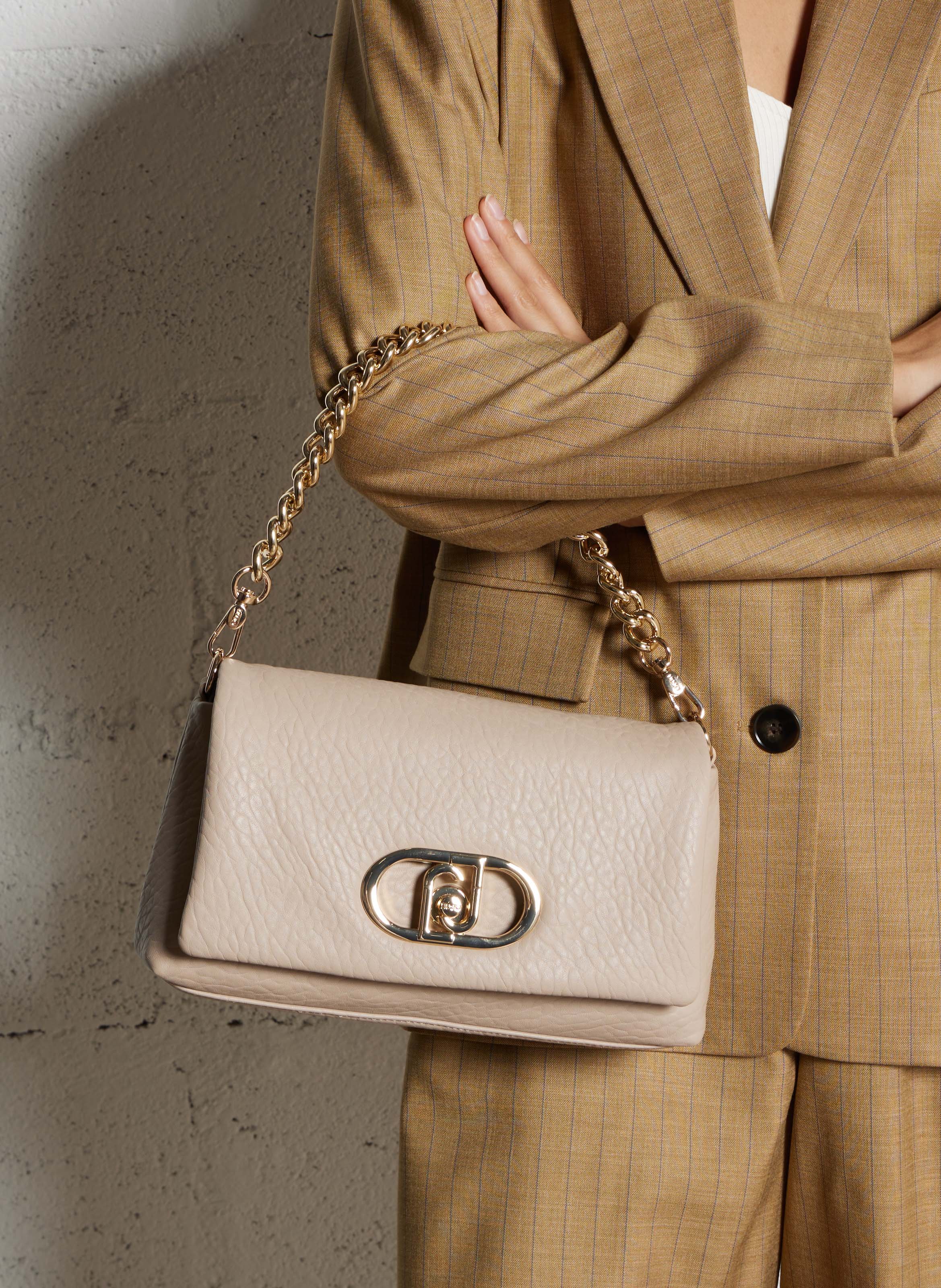 Sac bandoulière à rabat en tissu teddy  LIU JO Beige